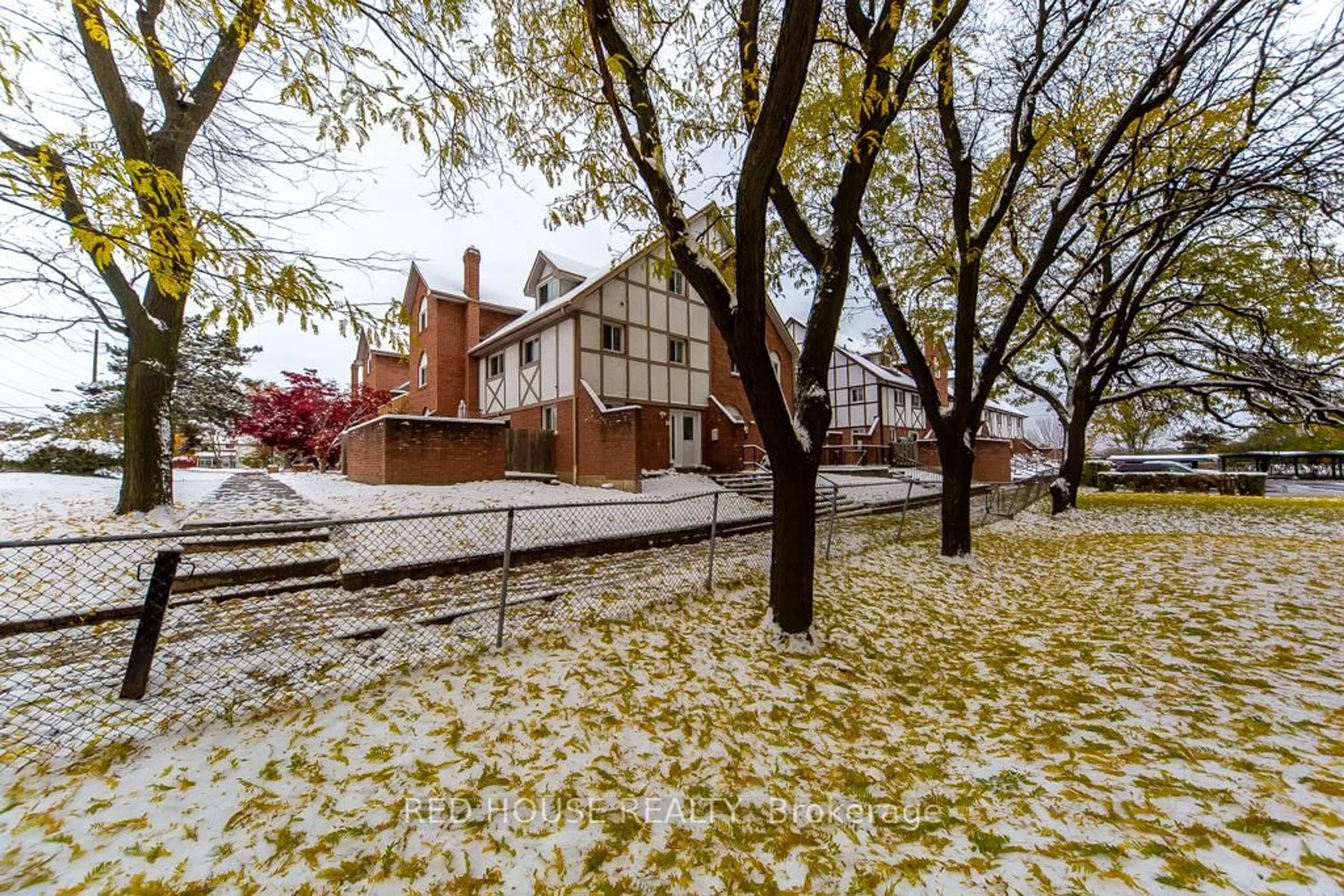 Patio, street for 87 Irwin Rd #2, Toronto Ontario M9W 5W1