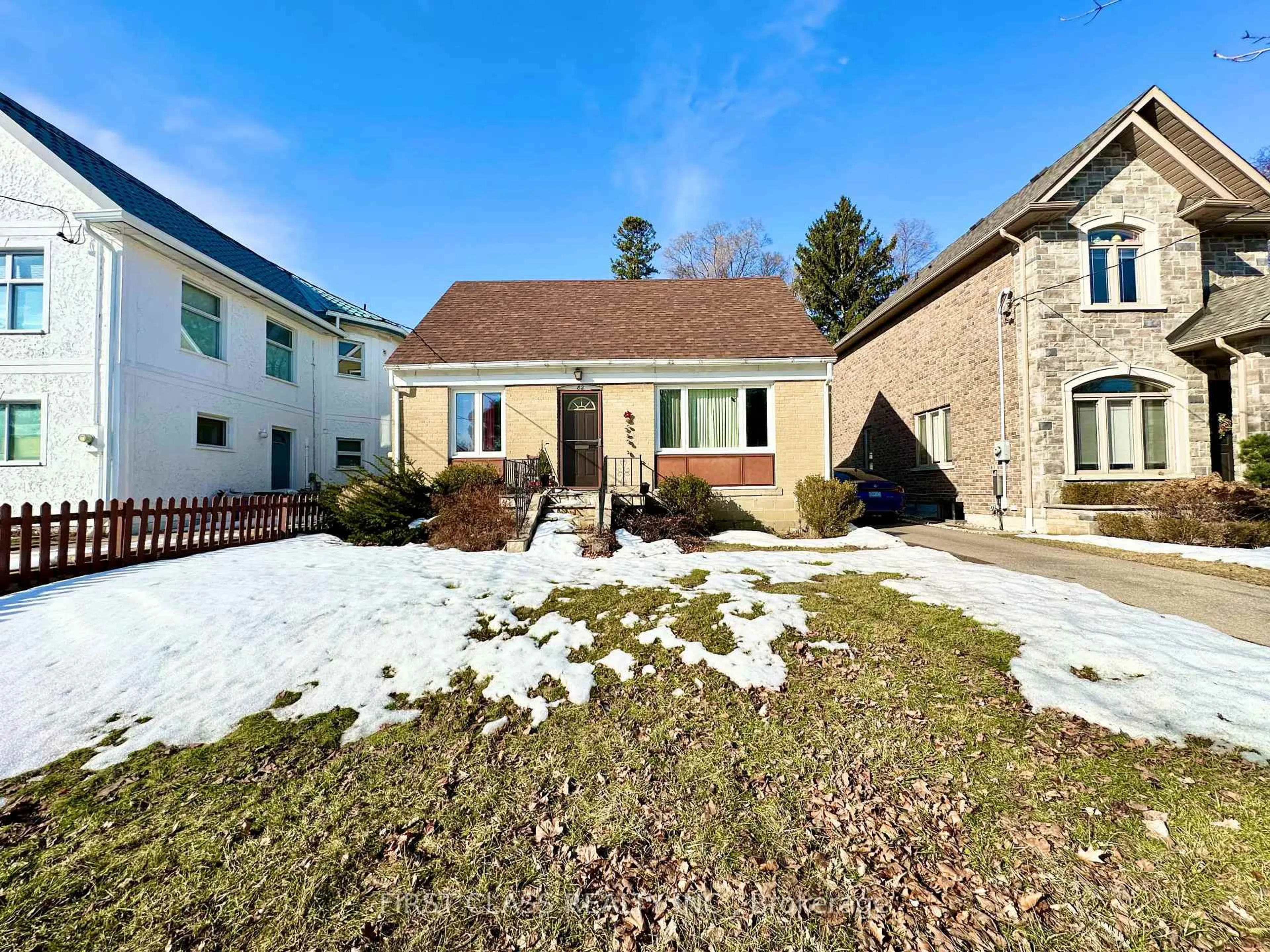 A pic from outside/outdoor area/front of a property/back of a property/a pic from drone, street for 82 Hillcroft Dr, Toronto Ontario M9B 4X9