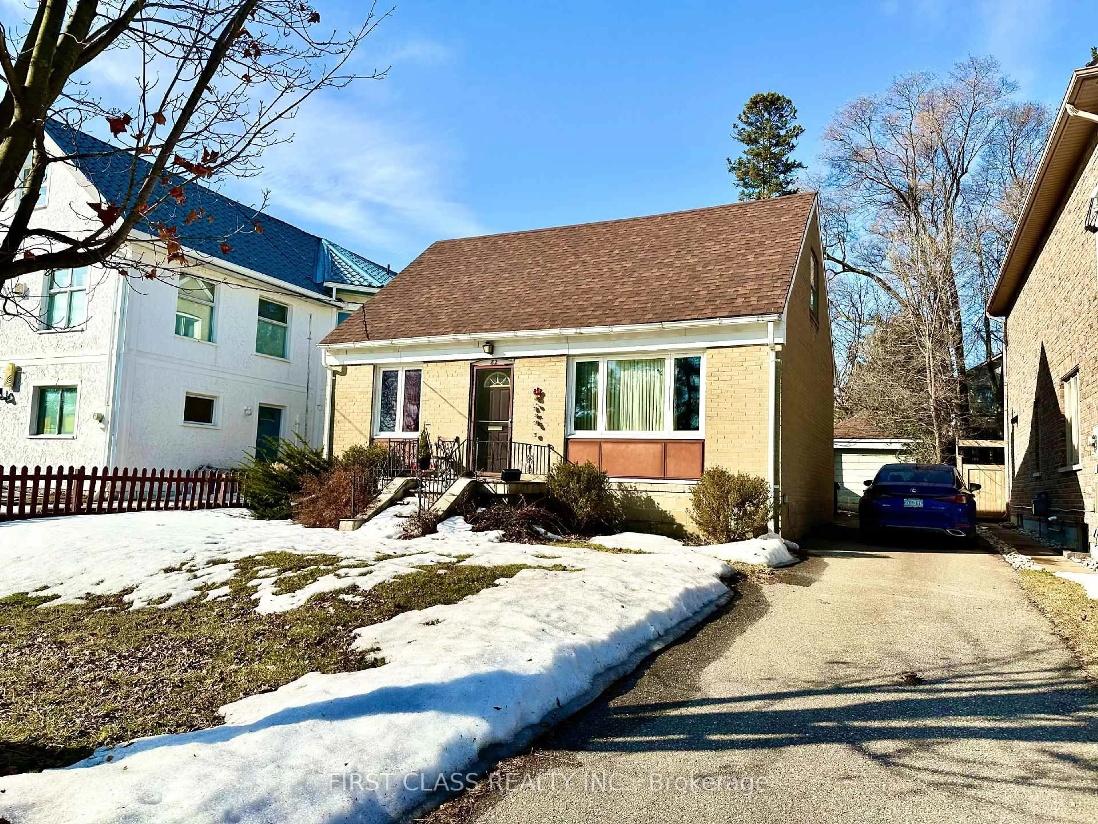 A pic from outside/outdoor area/front of a property/back of a property/a pic from drone, street for 82 Hillcroft Dr, Toronto Ontario M9B 4X9