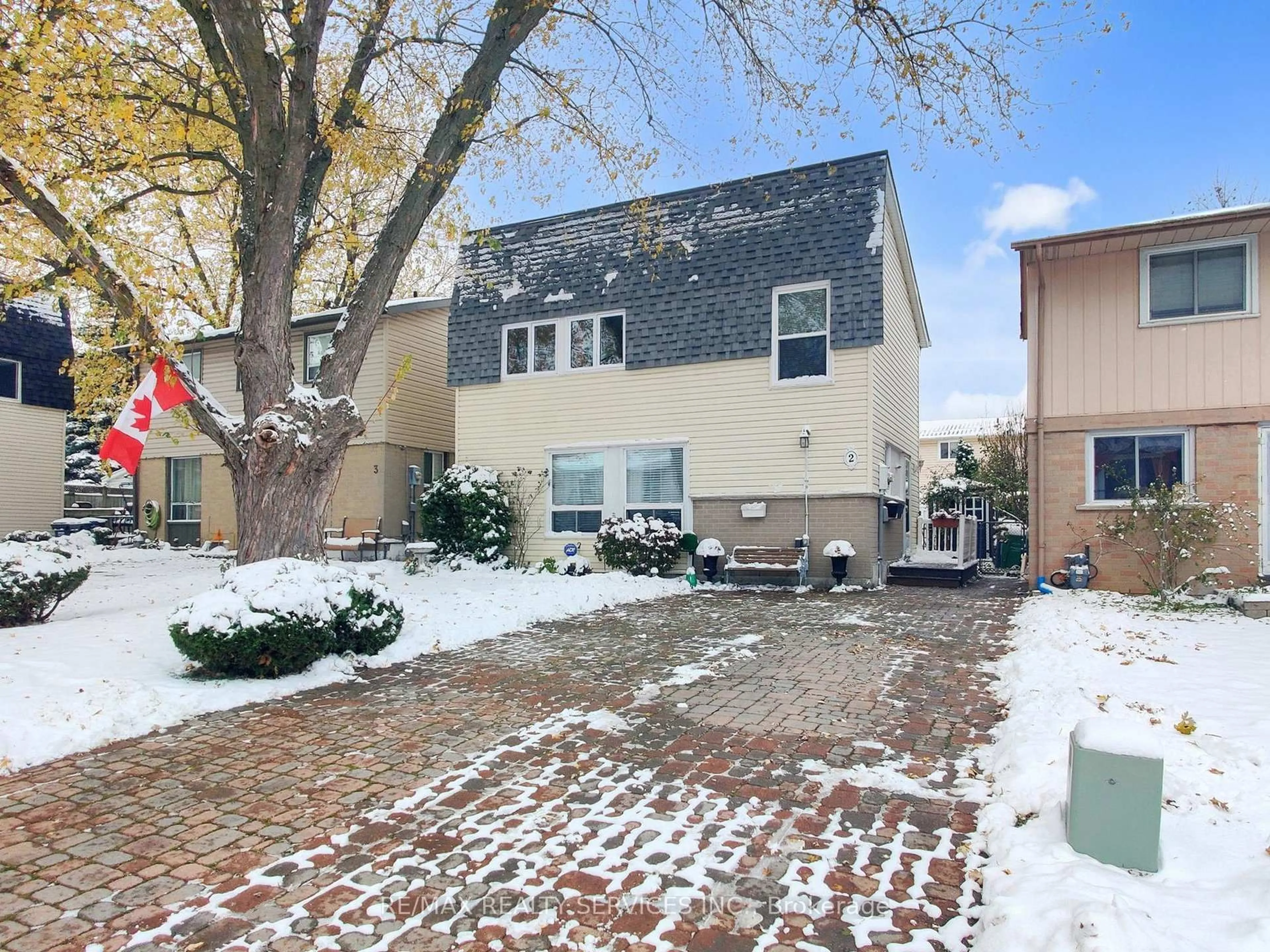 Unknown for 2 Grove Park Sq, Brampton Ontario L6S 2K3