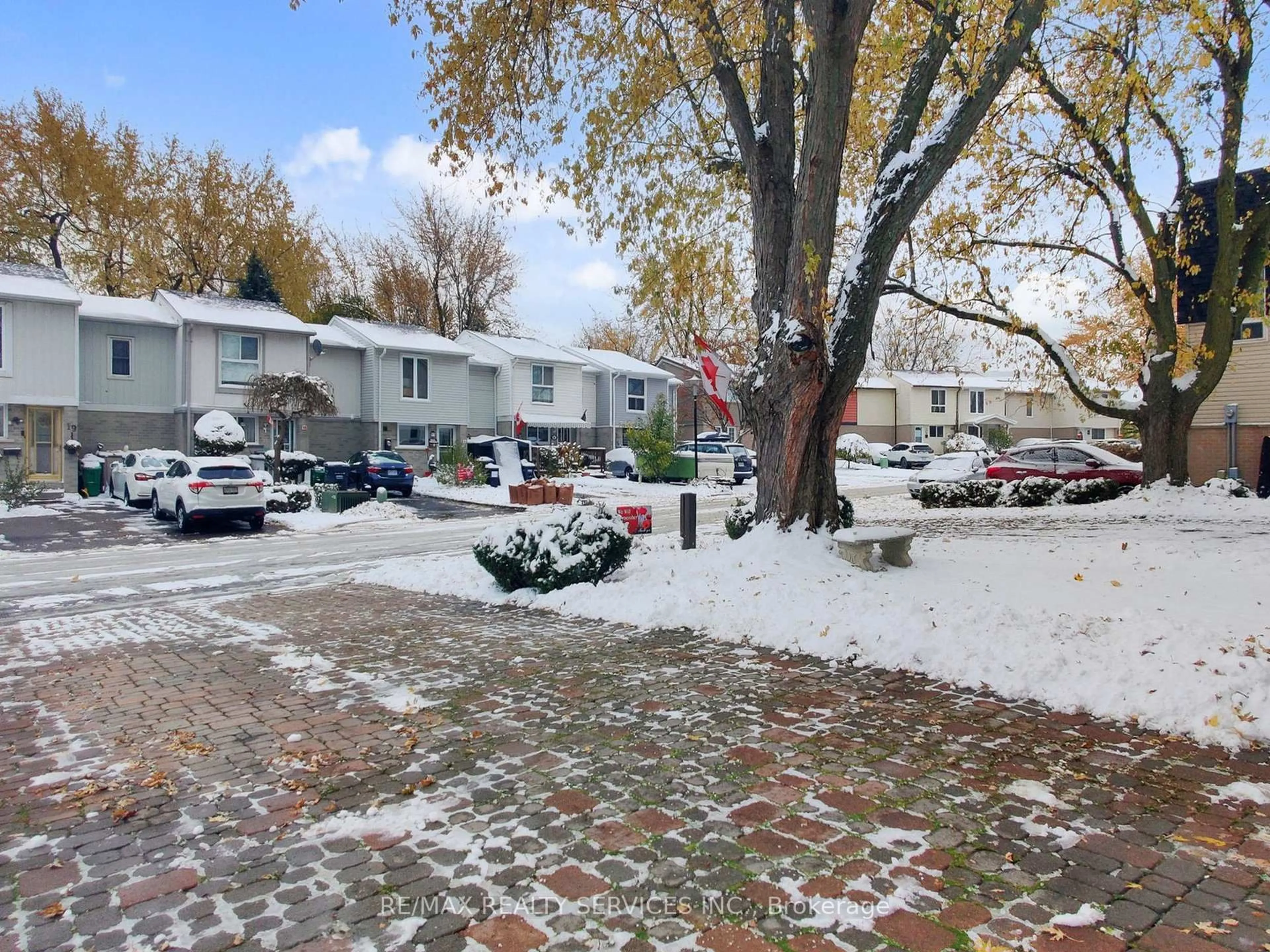 Unknown for 2 Grove Park Sq, Brampton Ontario L6S 2K3