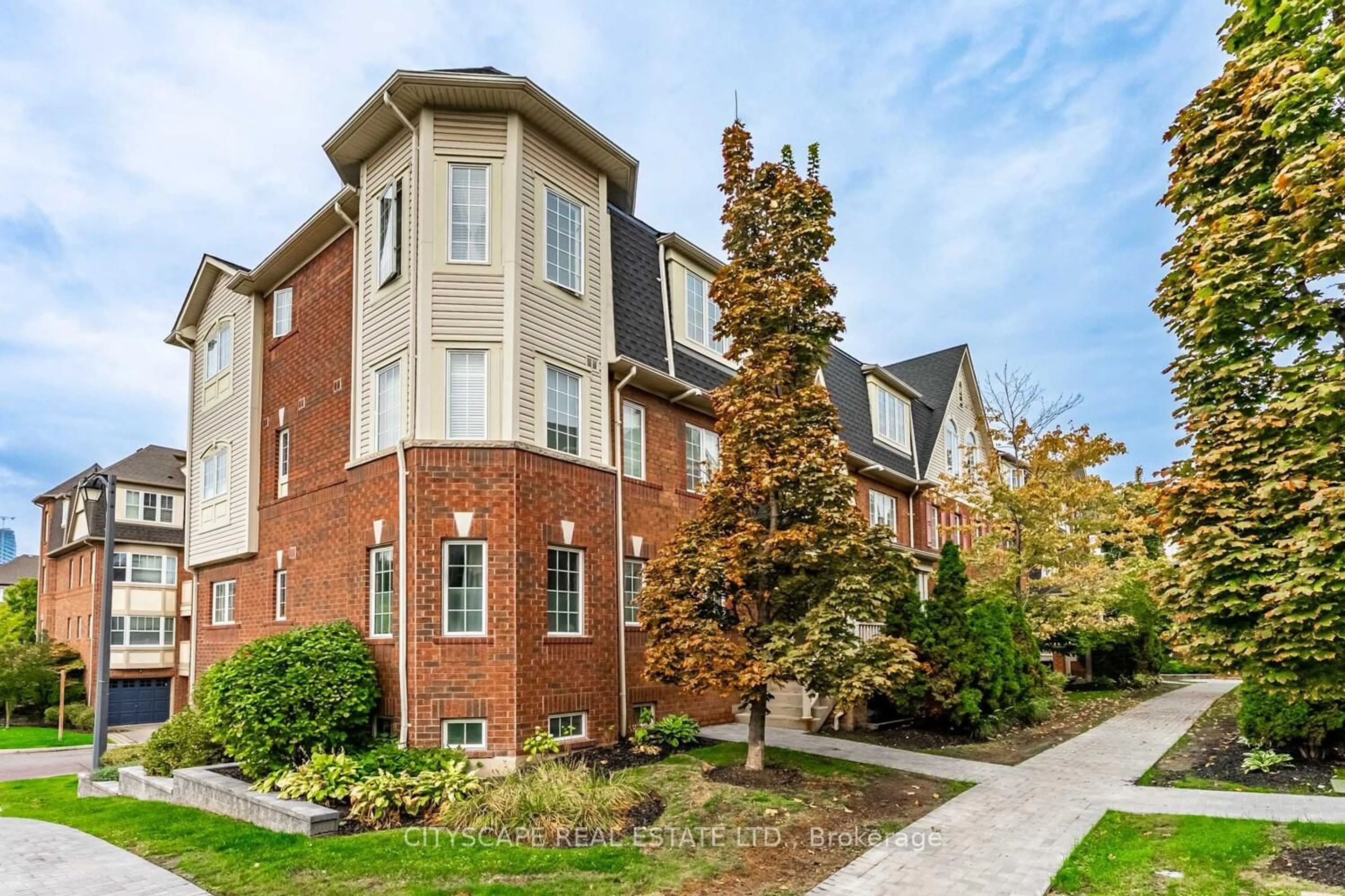 Home with brick exterior material, street for 700 Neighbourhood Circ #3, Mississauga Ontario L5B 0A6