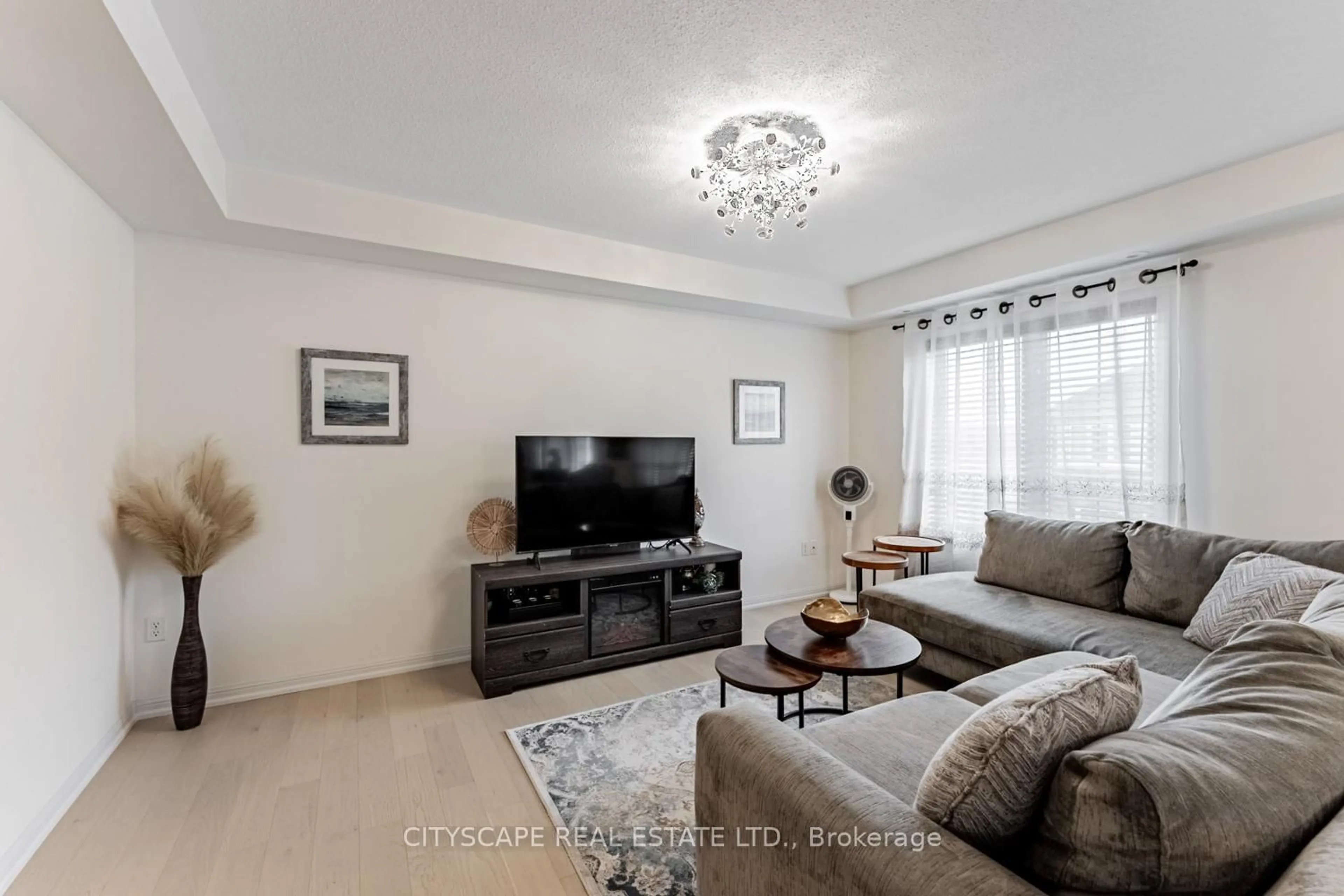 Living room with furniture, unknown for 700 Neighbourhood Circ #3, Mississauga Ontario L5B 0A6