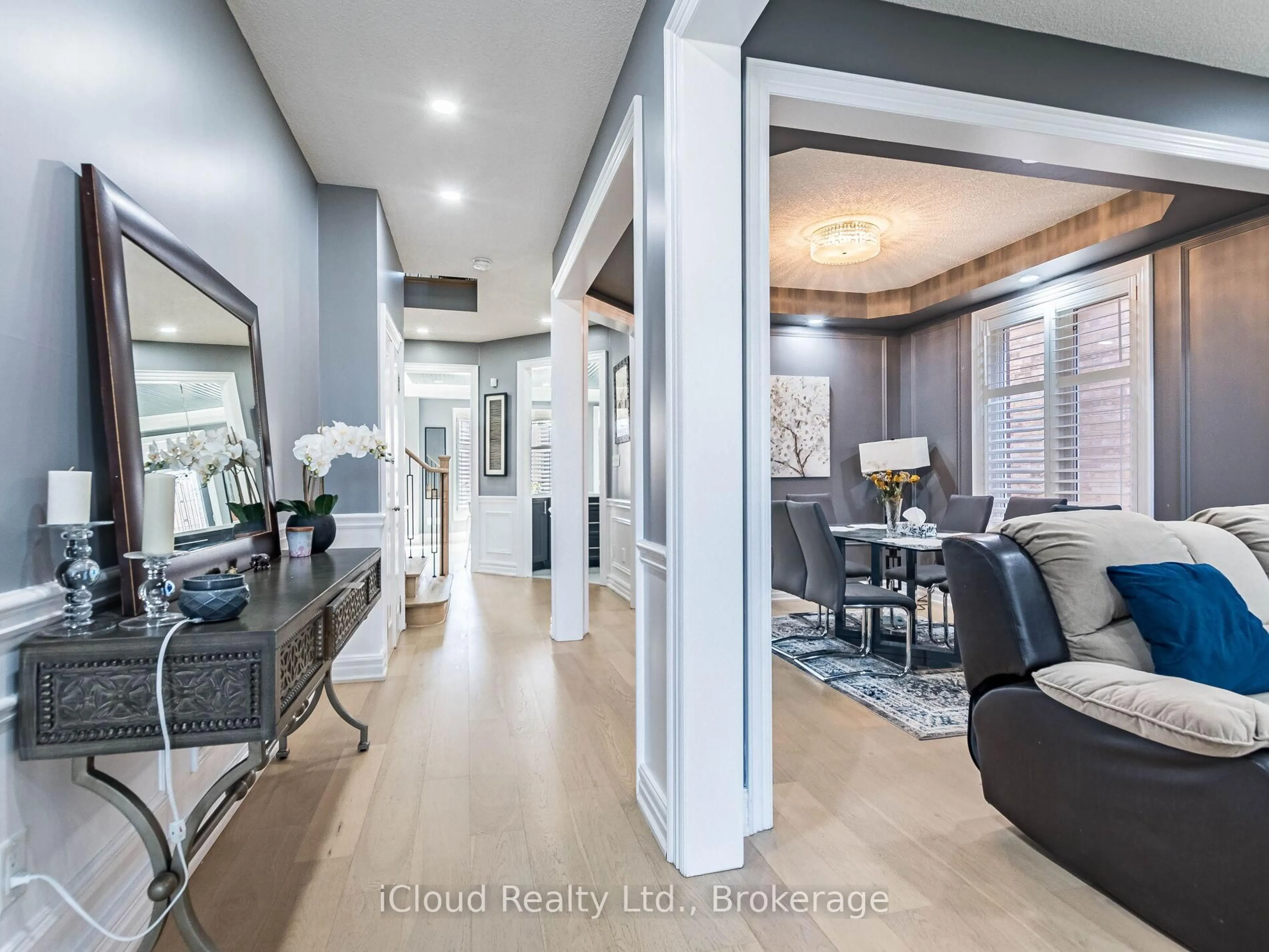 Indoor entryway for 15 Sea Lion Rd, Brampton Ontario L6V 4P8