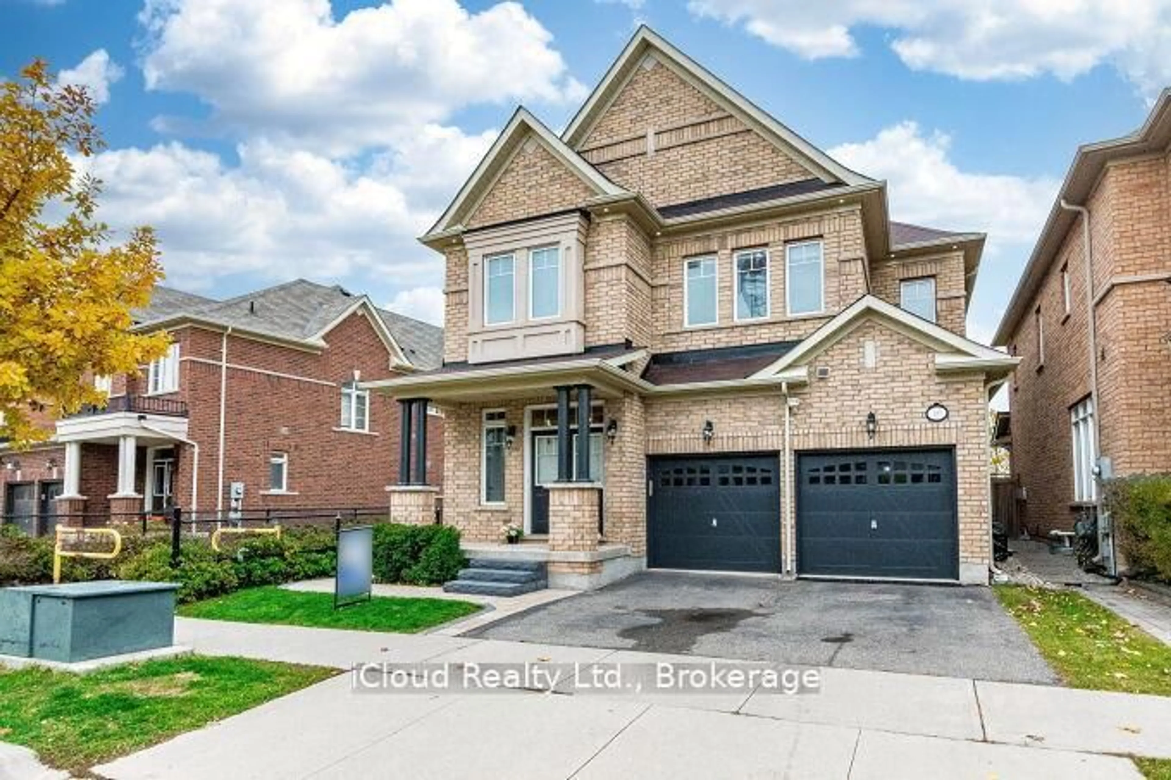 Home with brick exterior material, street for 109 Kaitting Tr, Oakville Ontario L6M 0T6