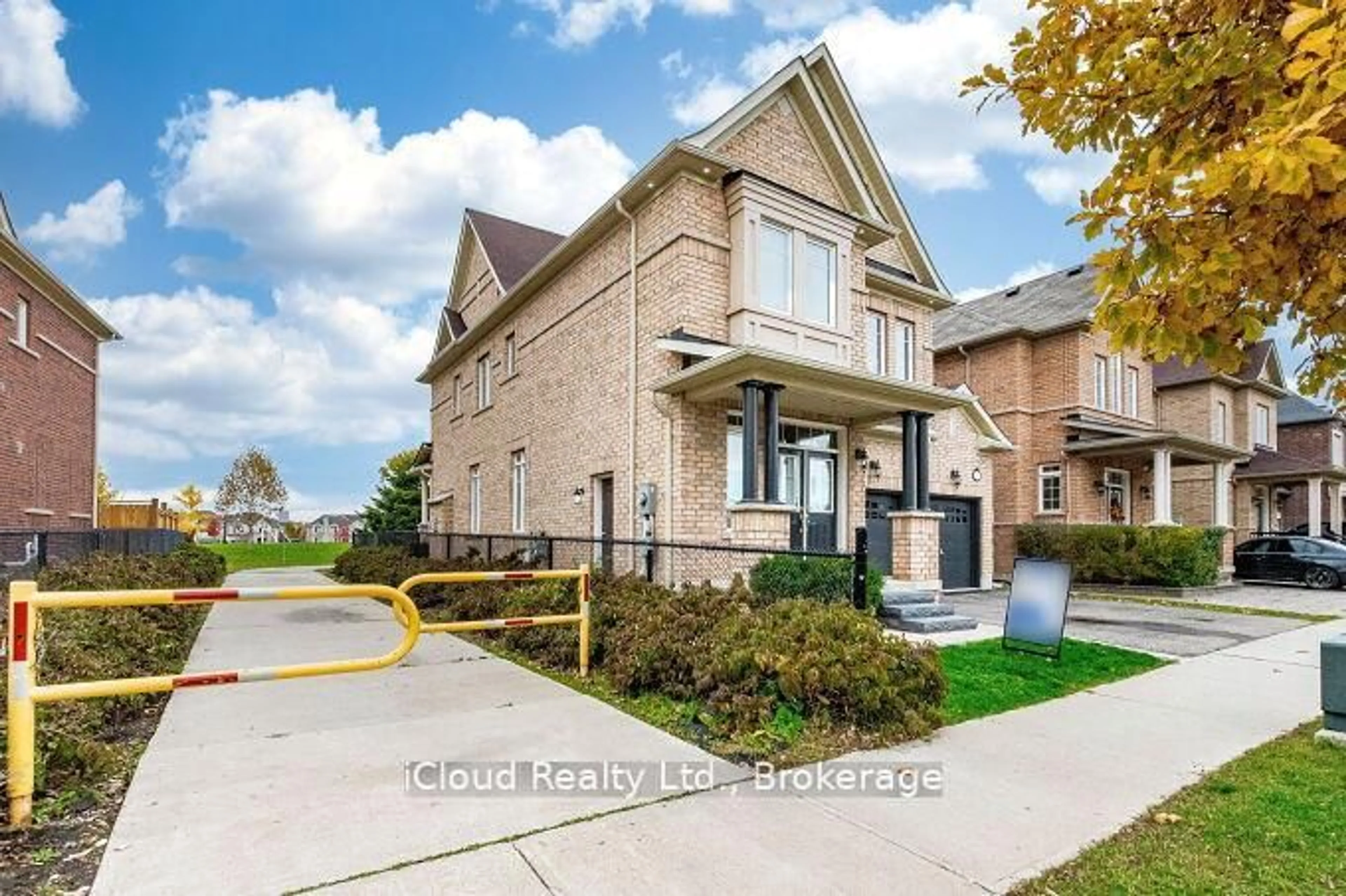Home with brick exterior material, street for 109 Kaitting Tr, Oakville Ontario L6M 0T6