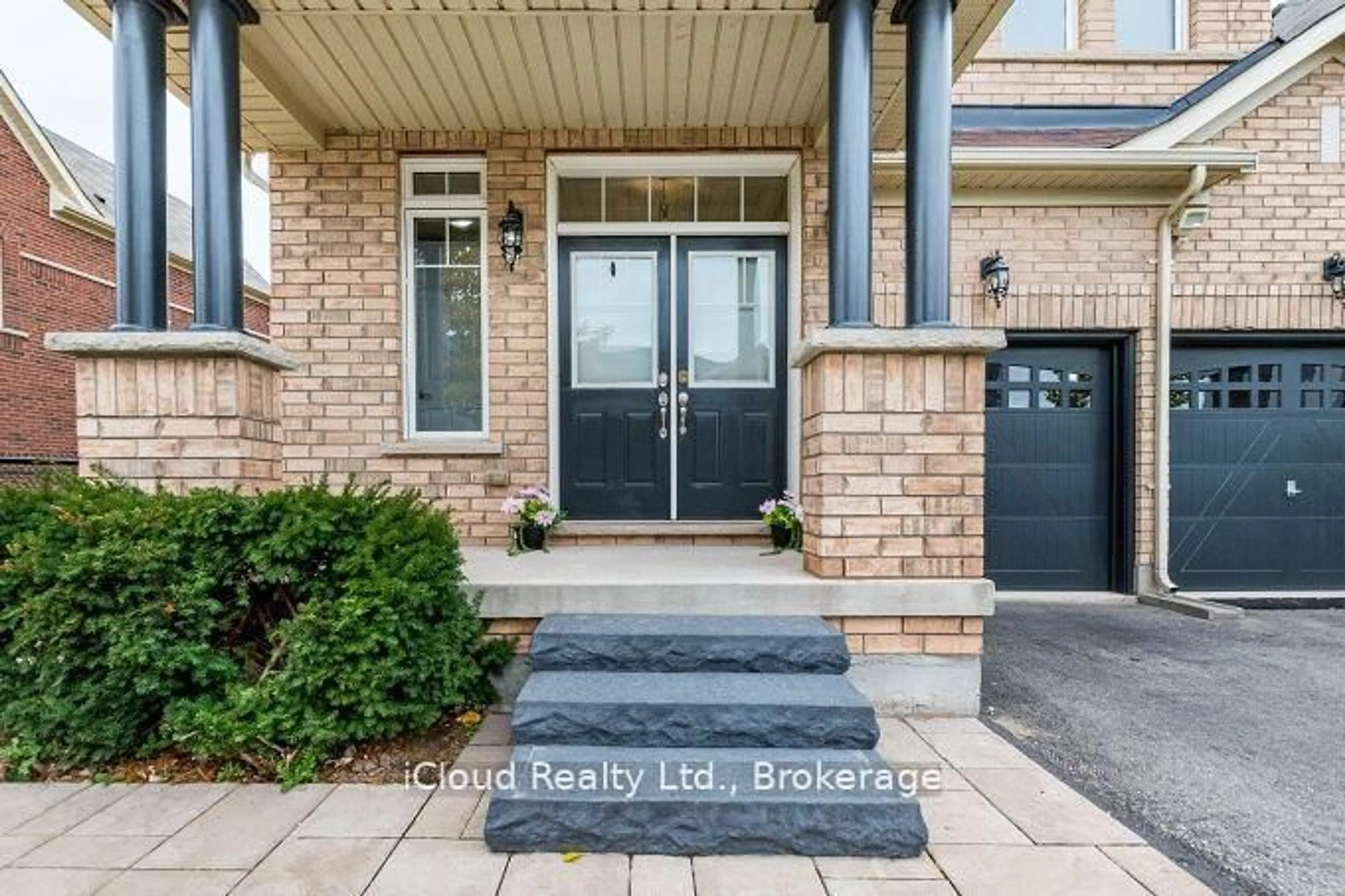 Indoor entryway for 109 Kaitting Tr, Oakville Ontario L6M 0T6