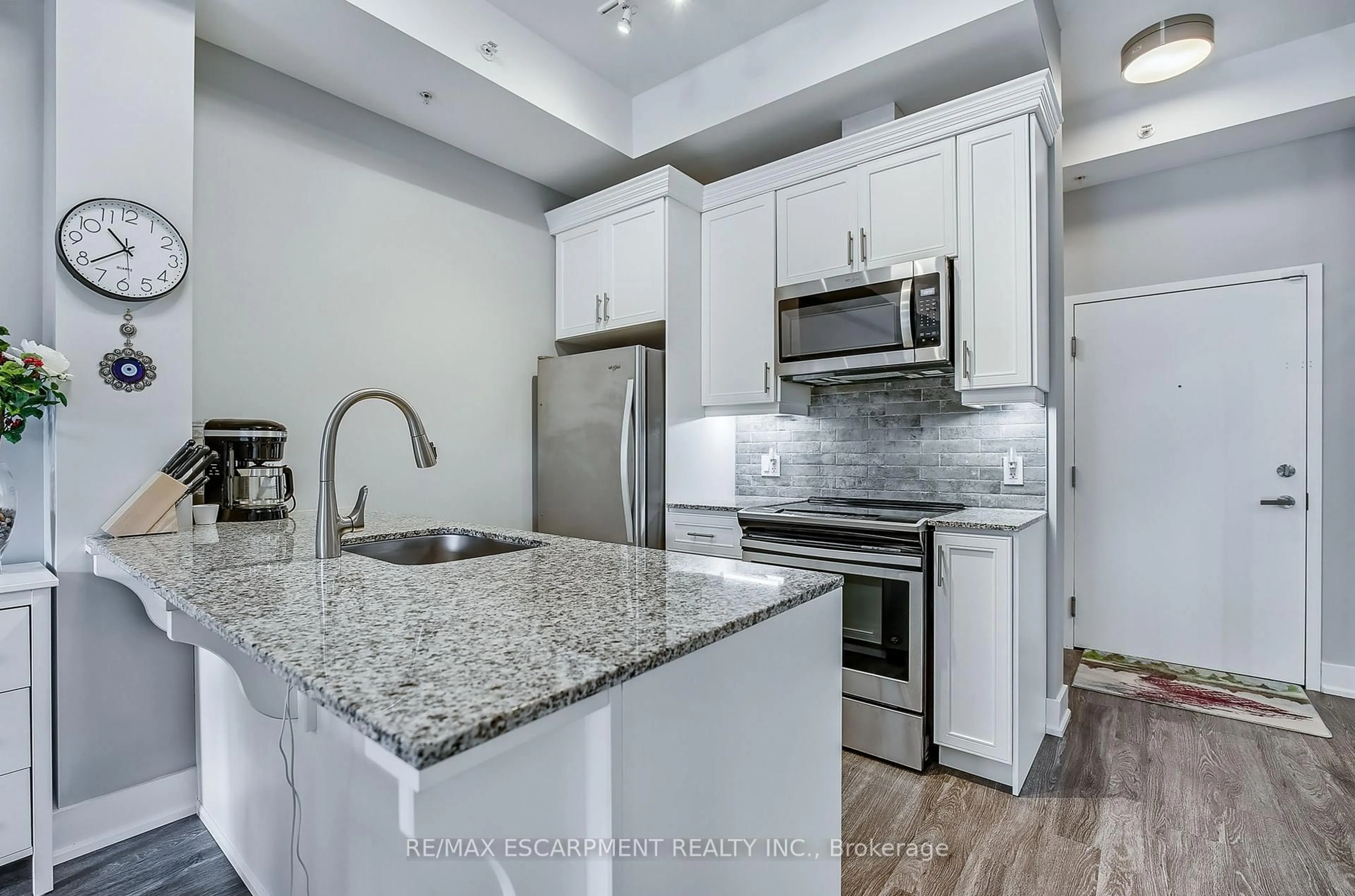 Open concept kitchen, ceramic/tile floor for 4040 Upper Middle Rd #103, Burlington Ontario L7M 0H2