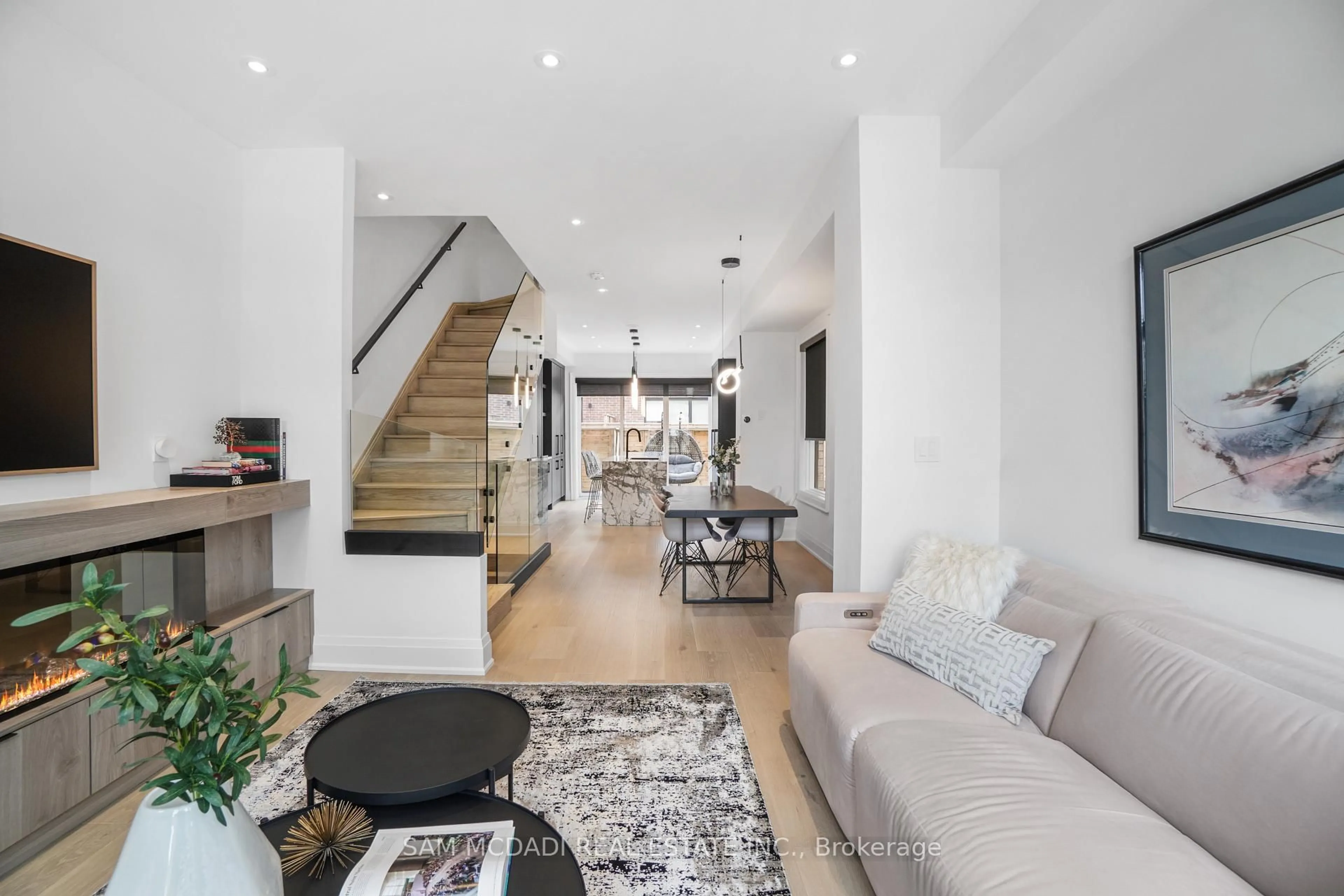 Unknown for 10 Lunar Cres #24, Mississauga Ontario L5M 2P6