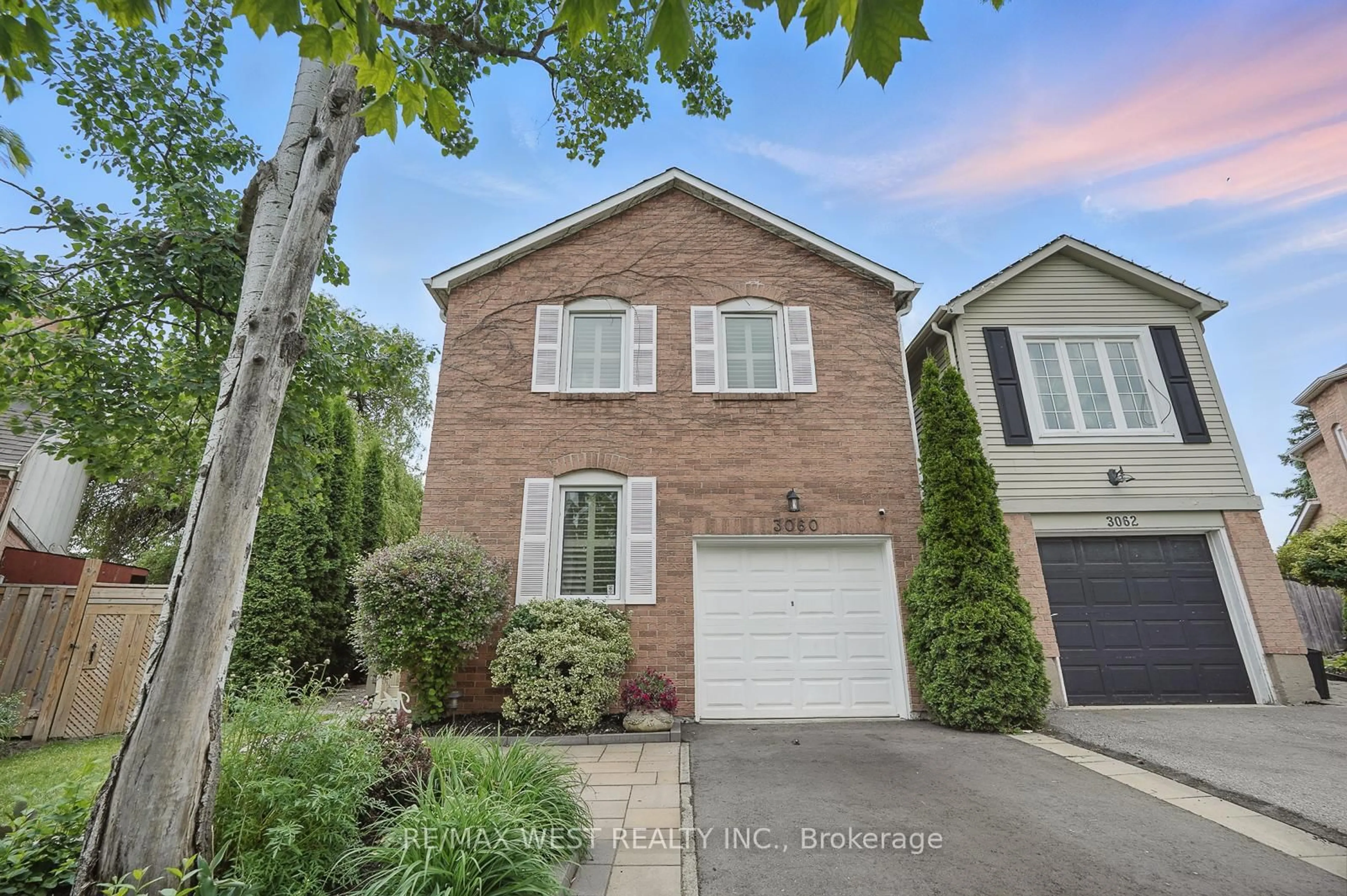 Home with brick exterior material, street for 3060 Ilomar Crt, Mississauga Ontario L5N 5B5