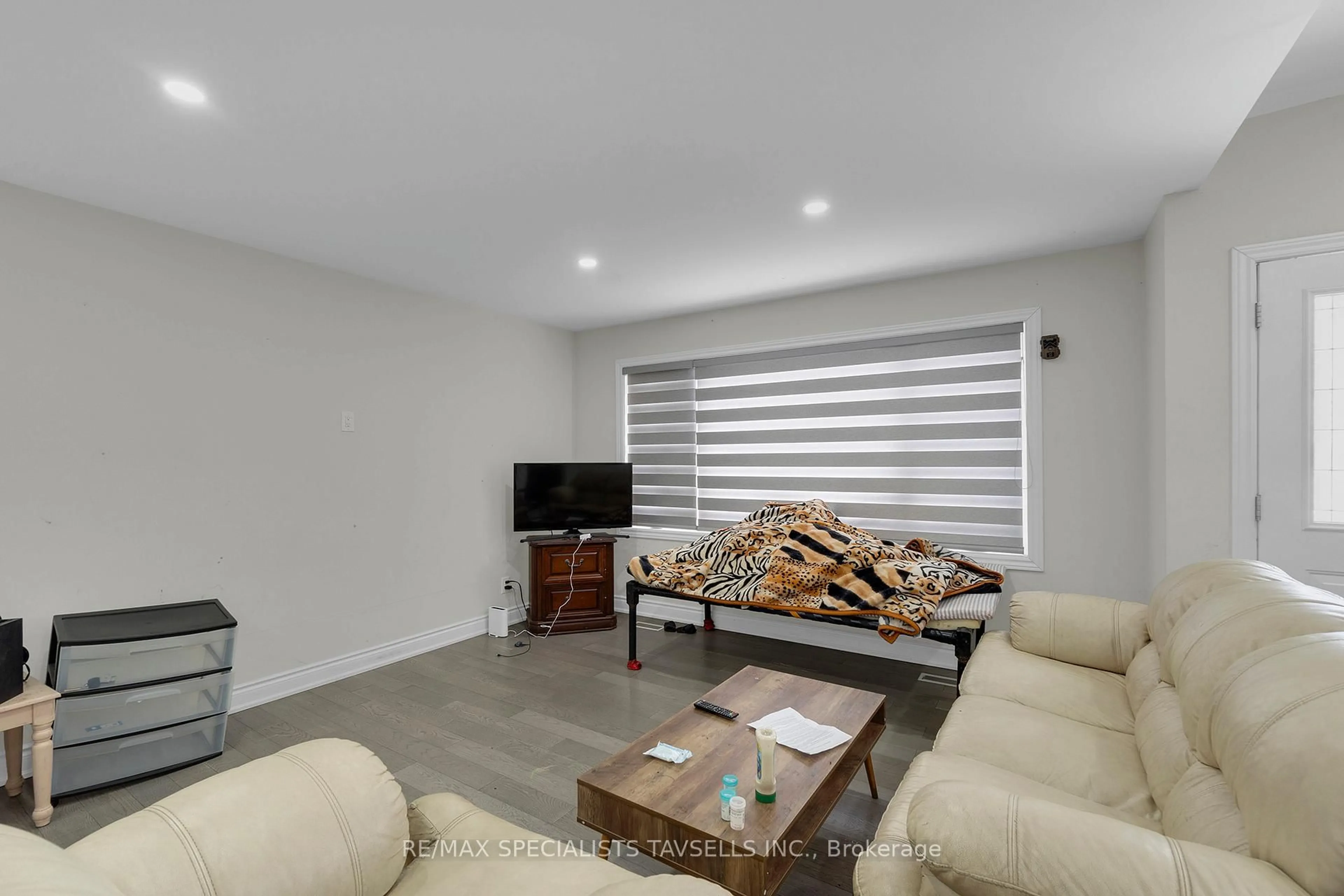 Living room with furniture, unknown for 16817 22 SIDE Rd, Halton Hills Ontario L7G 4S8