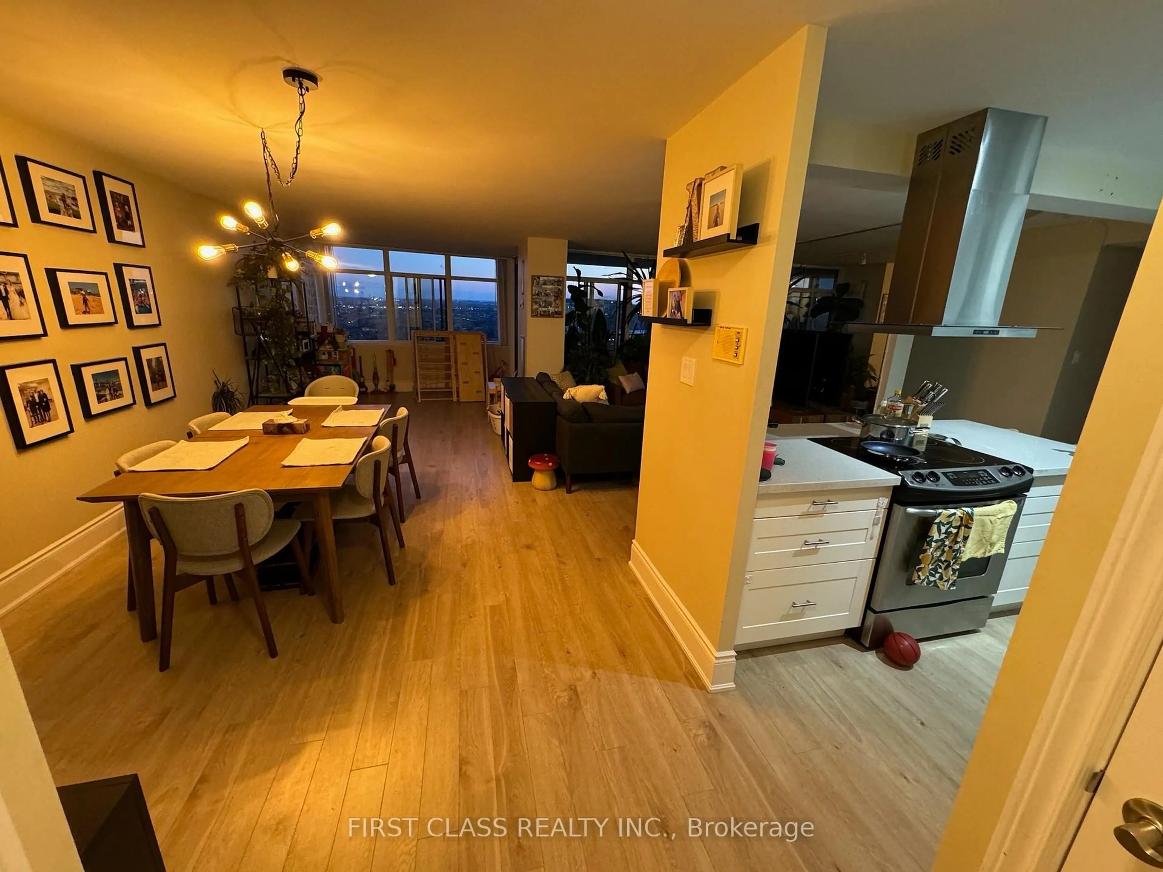 Open concept kitchen, unknown for 3100 Kirwin Ave #2806, Mississauga Ontario L5A 3S6