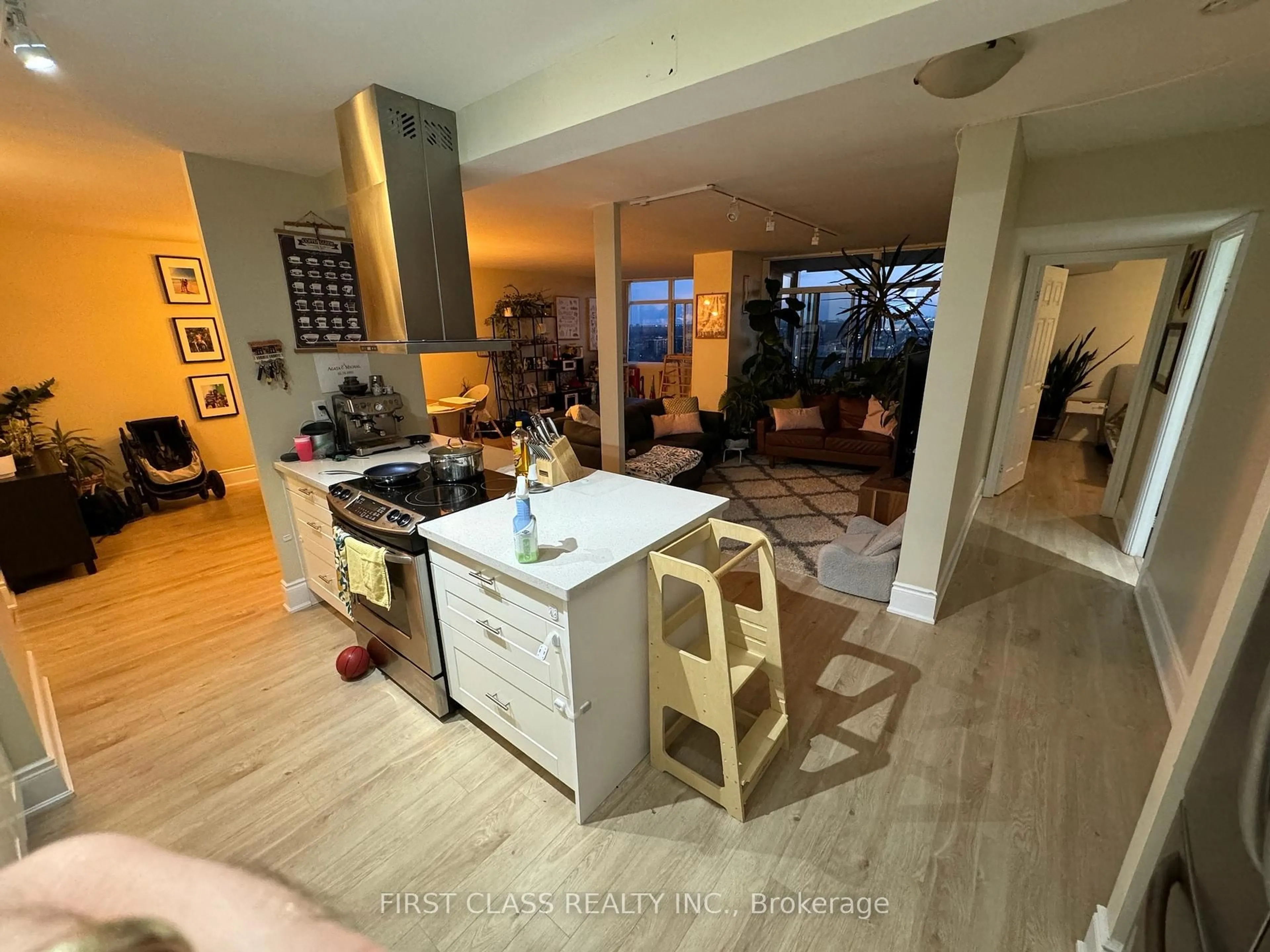 Open concept kitchen, unknown for 3100 Kirwin Ave #2806, Mississauga Ontario L5A 3S6