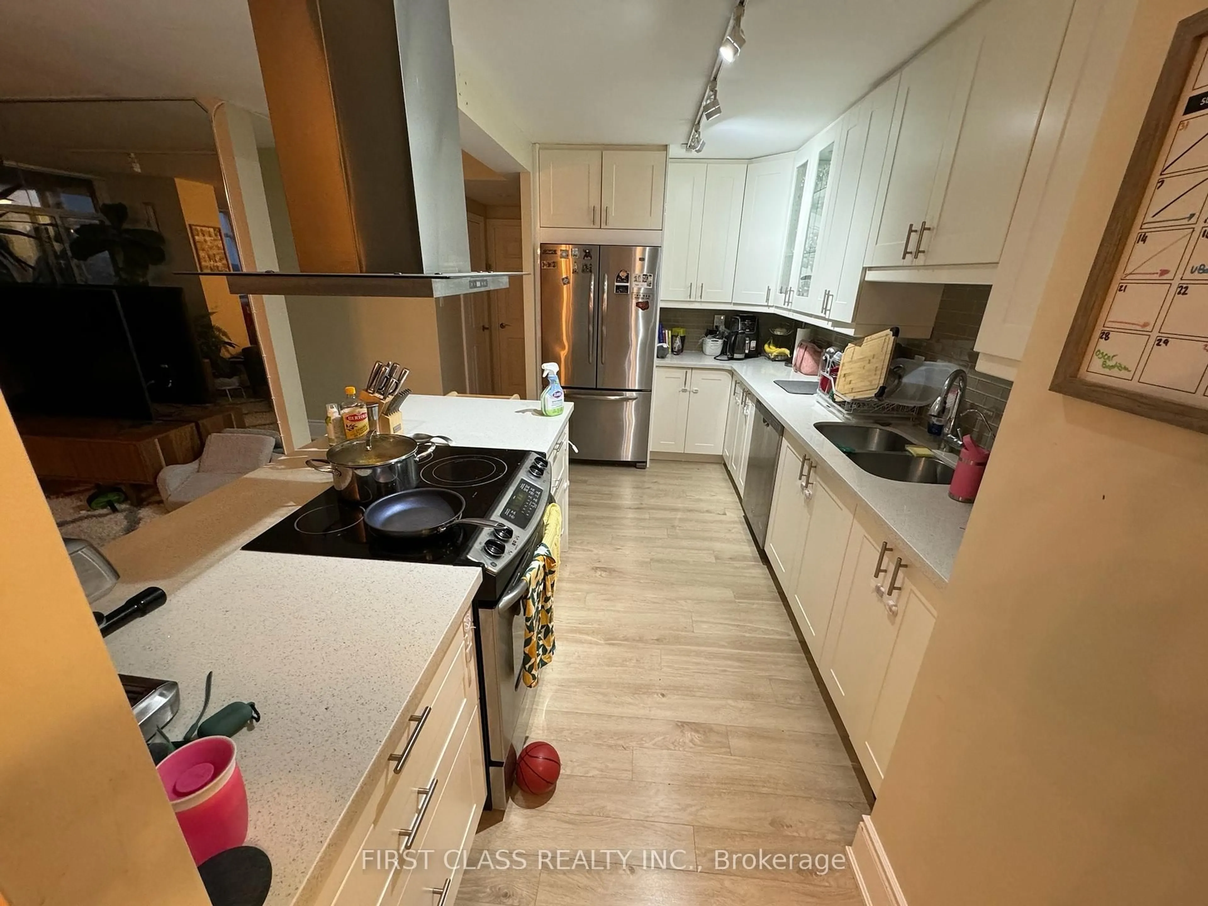 Unknown for 3100 Kirwin Ave #2806, Mississauga Ontario L5A 3S6