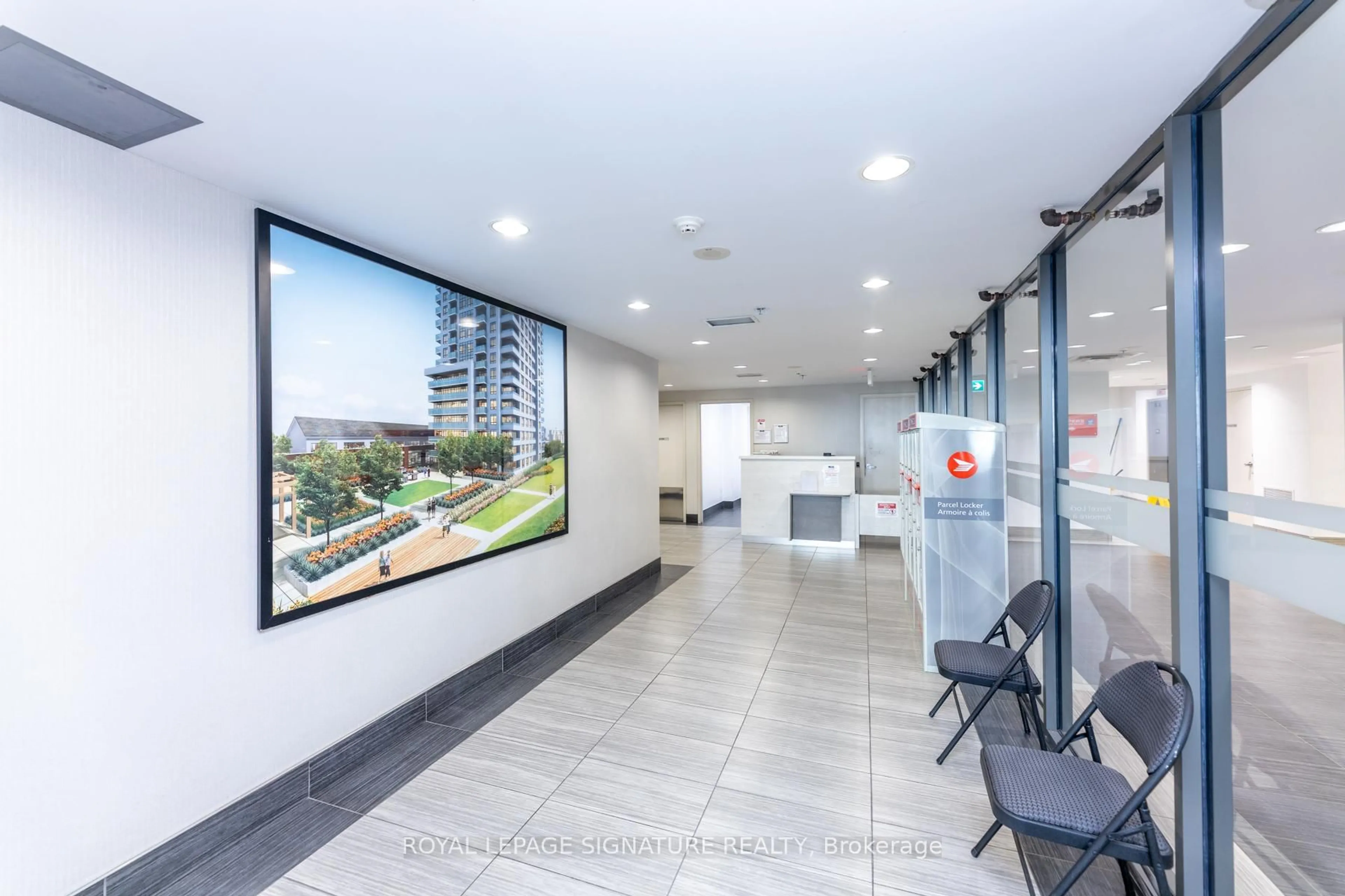 Indoor foyer for 1410 Dupont St #2201, Toronto Ontario M6H 0B6