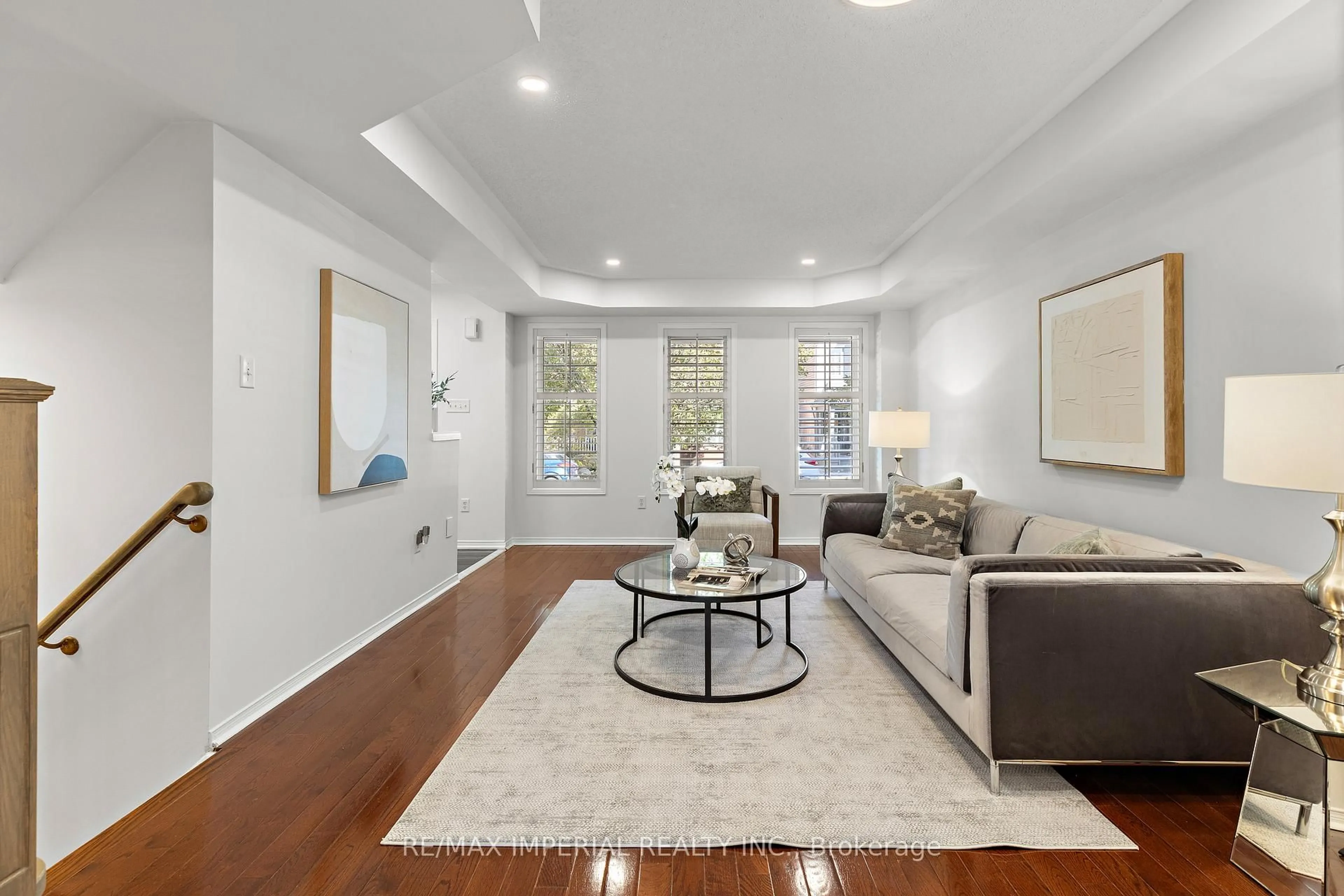 Living room with furniture, unknown for 94 Littlewood Dr, Oakville Ontario L6H 6V1