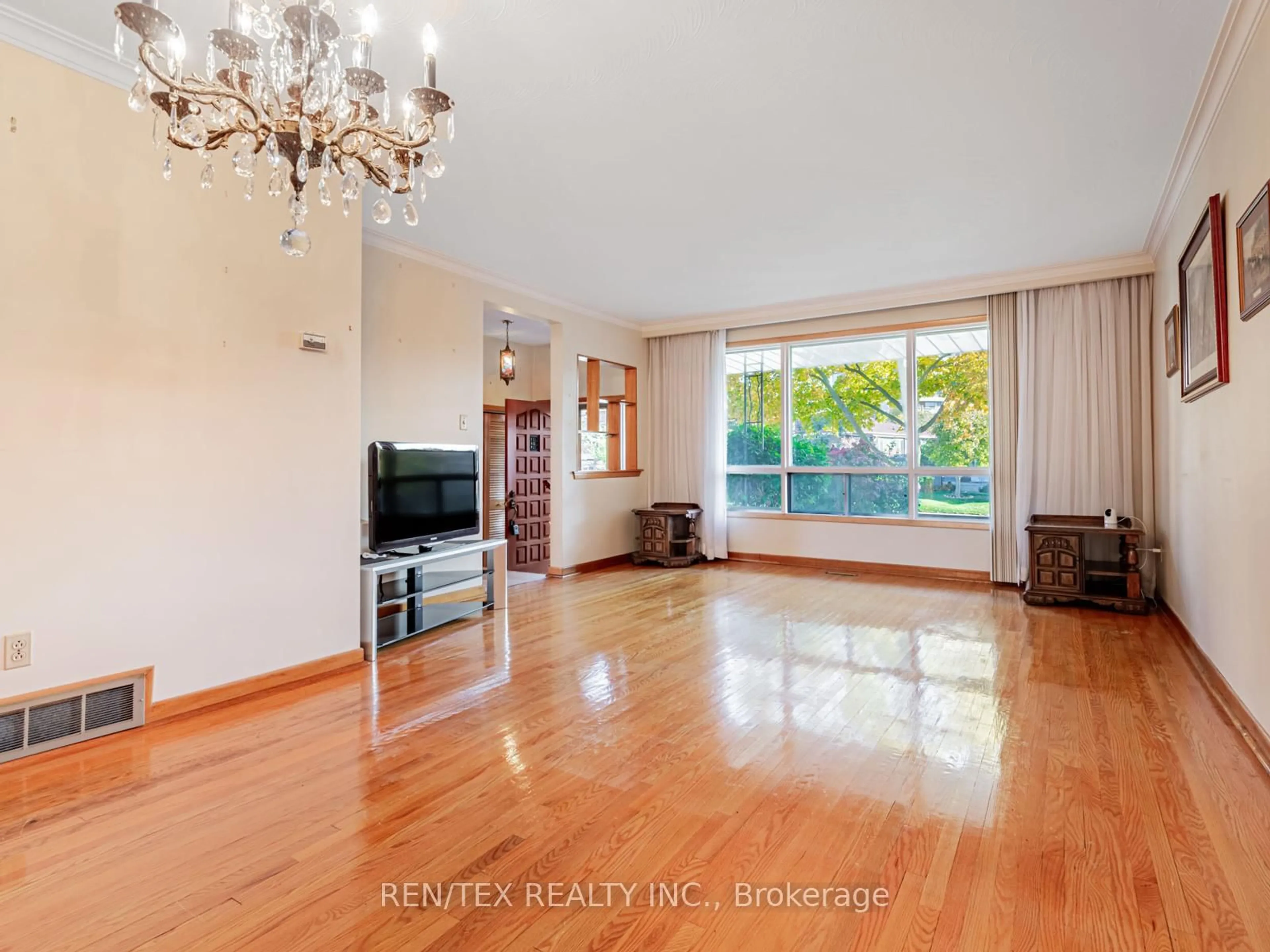 Unknown for 6 Blacksmith Cres, Toronto Ontario M3N 1V4