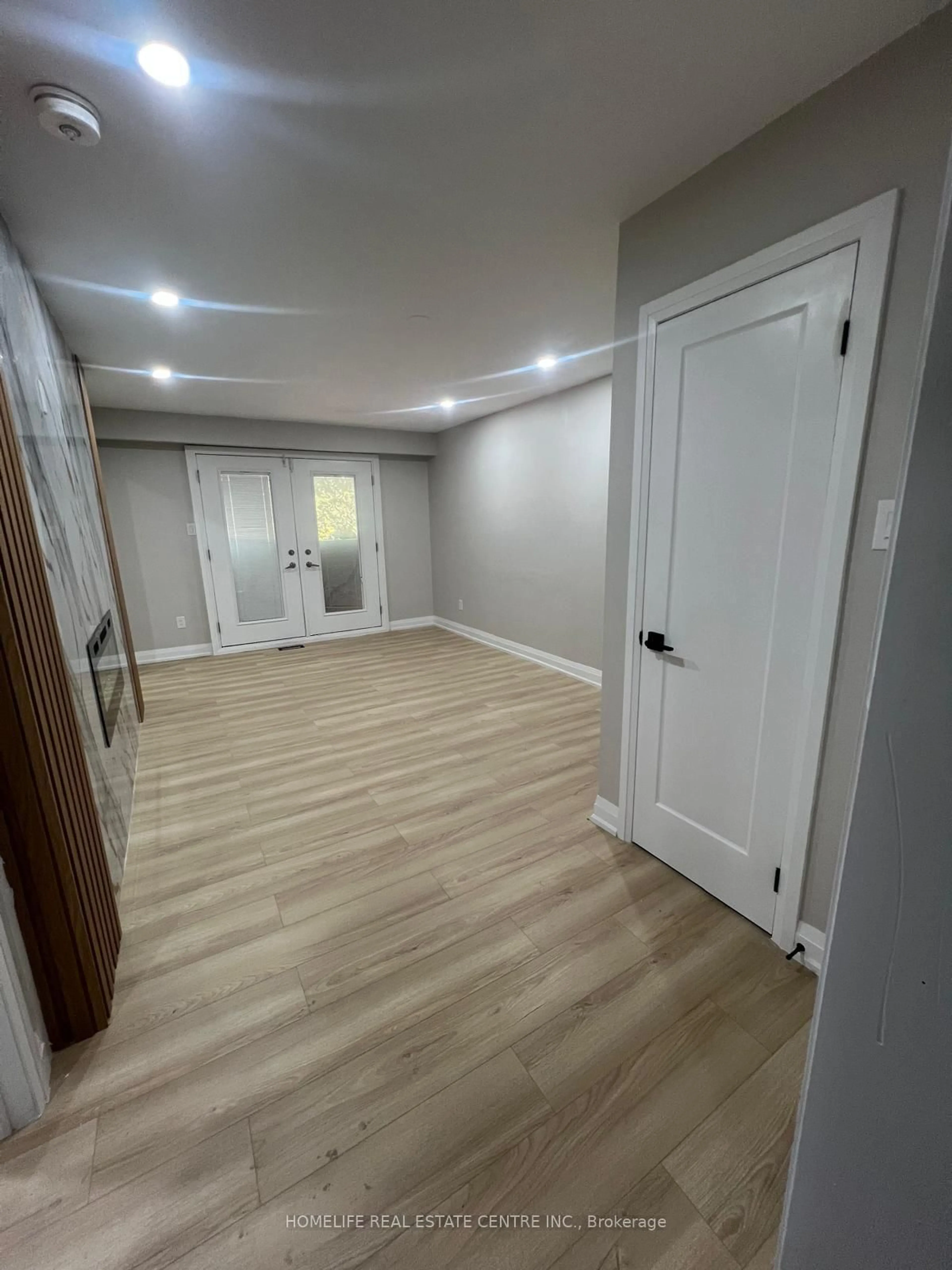 A pic of a room for 5 Bay Crest Dr, Brampton Ontario L6Z 1H5