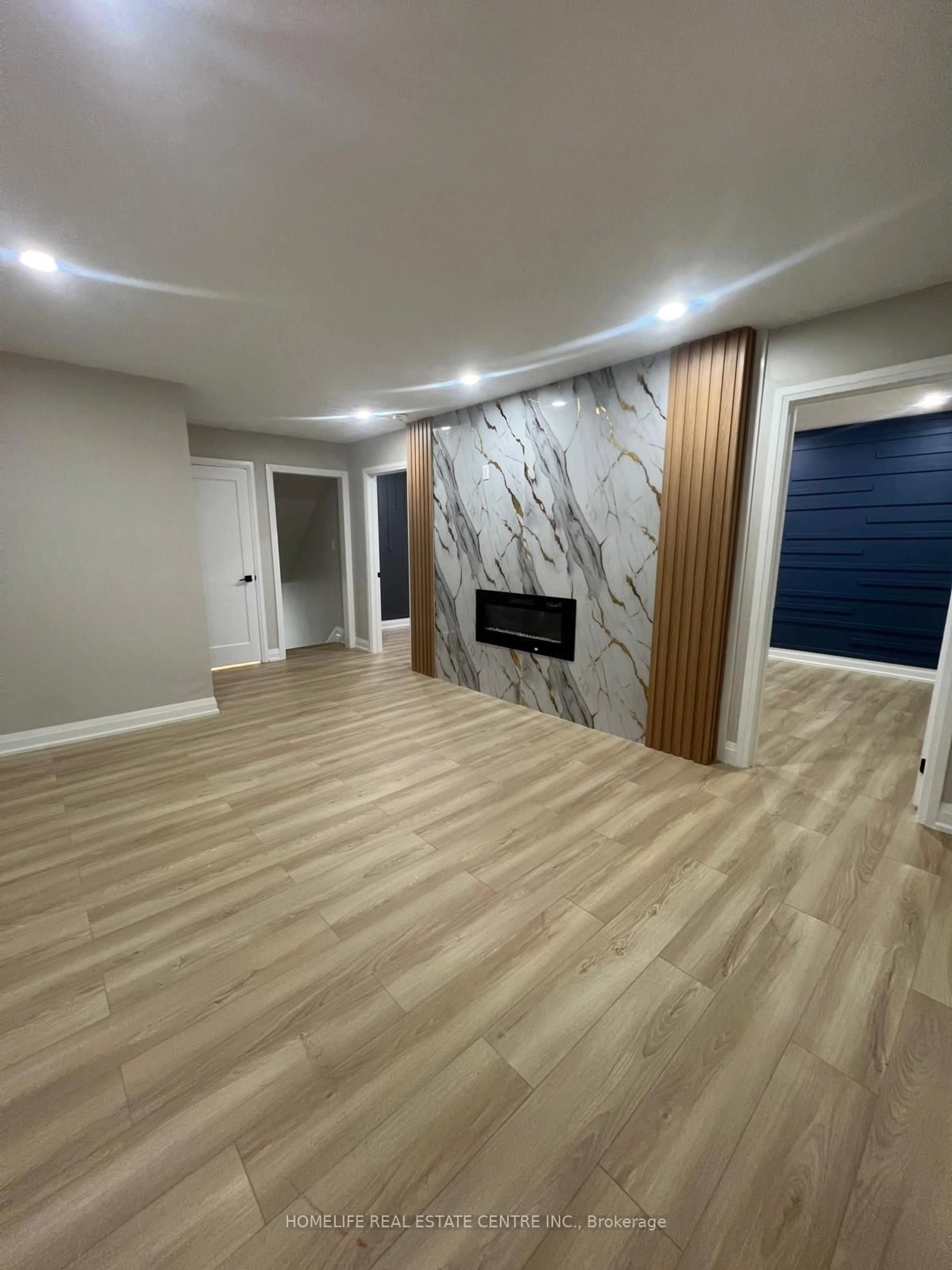 A pic of a room for 5 Bay Crest Dr, Brampton Ontario L6Z 1H5