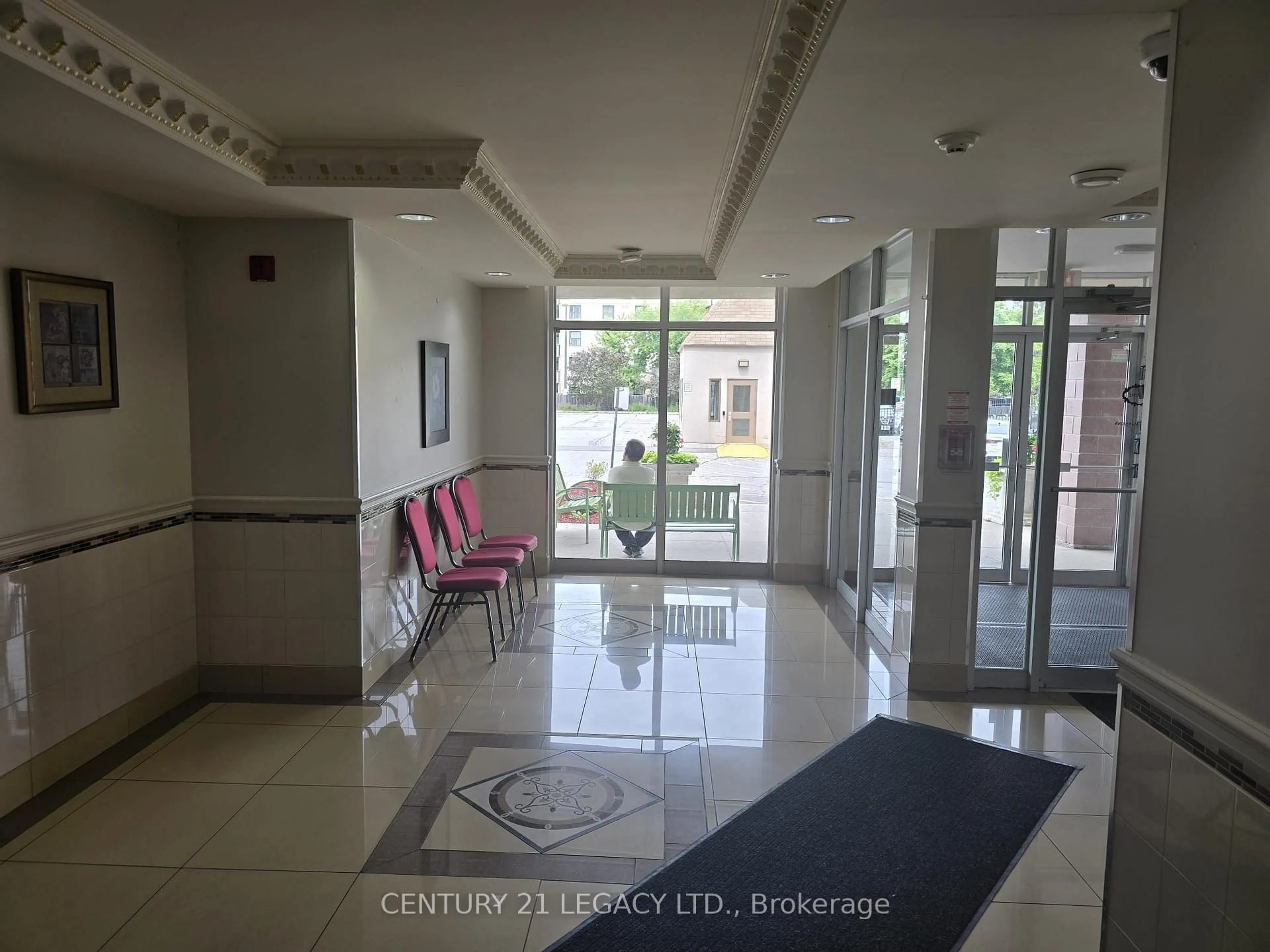 Indoor foyer for 7405 Goreway Dr #306, Mississauga Ontario L4T 0A3