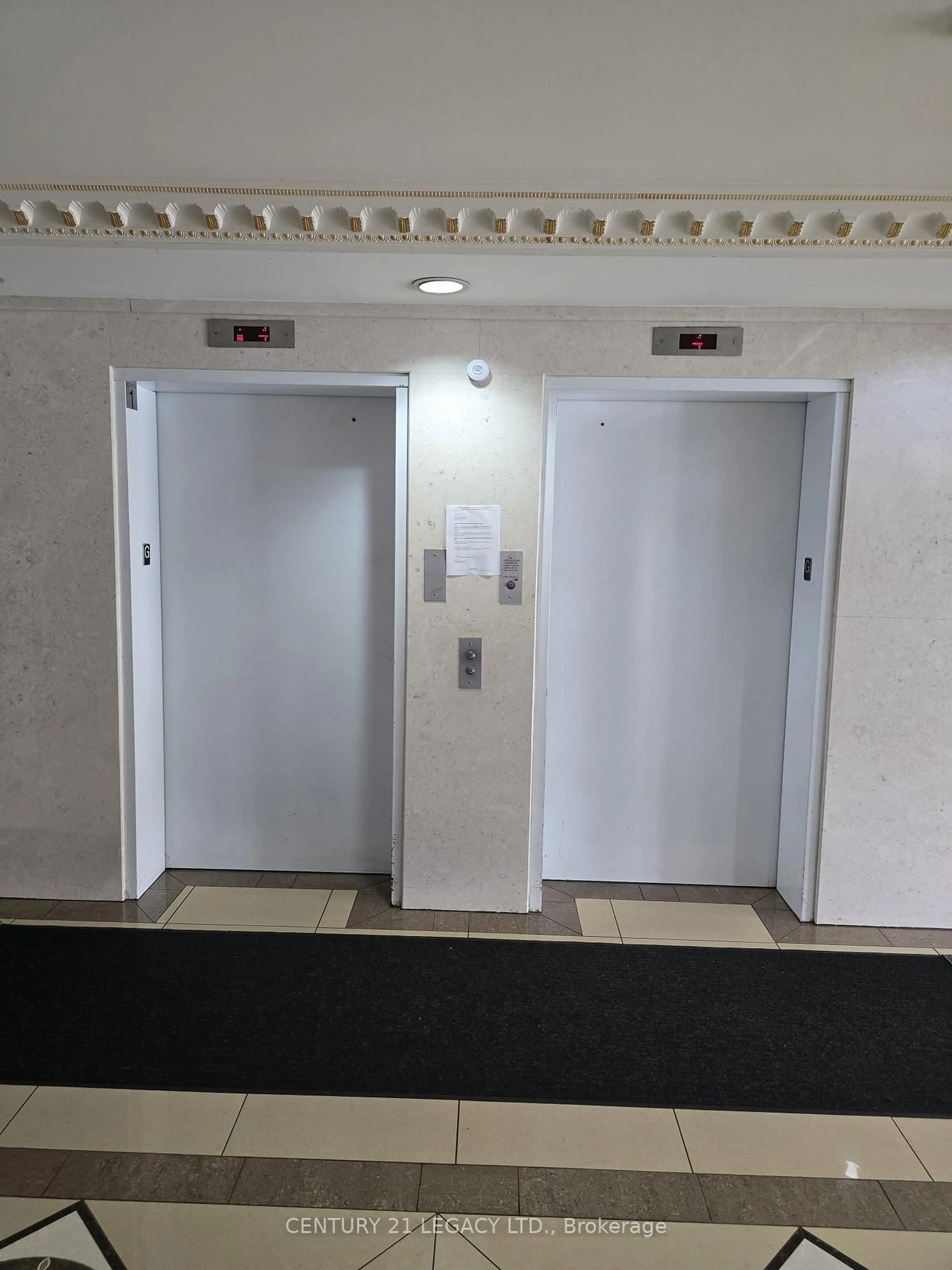 Indoor foyer for 7405 Goreway Dr #306, Mississauga Ontario L4T 0A3