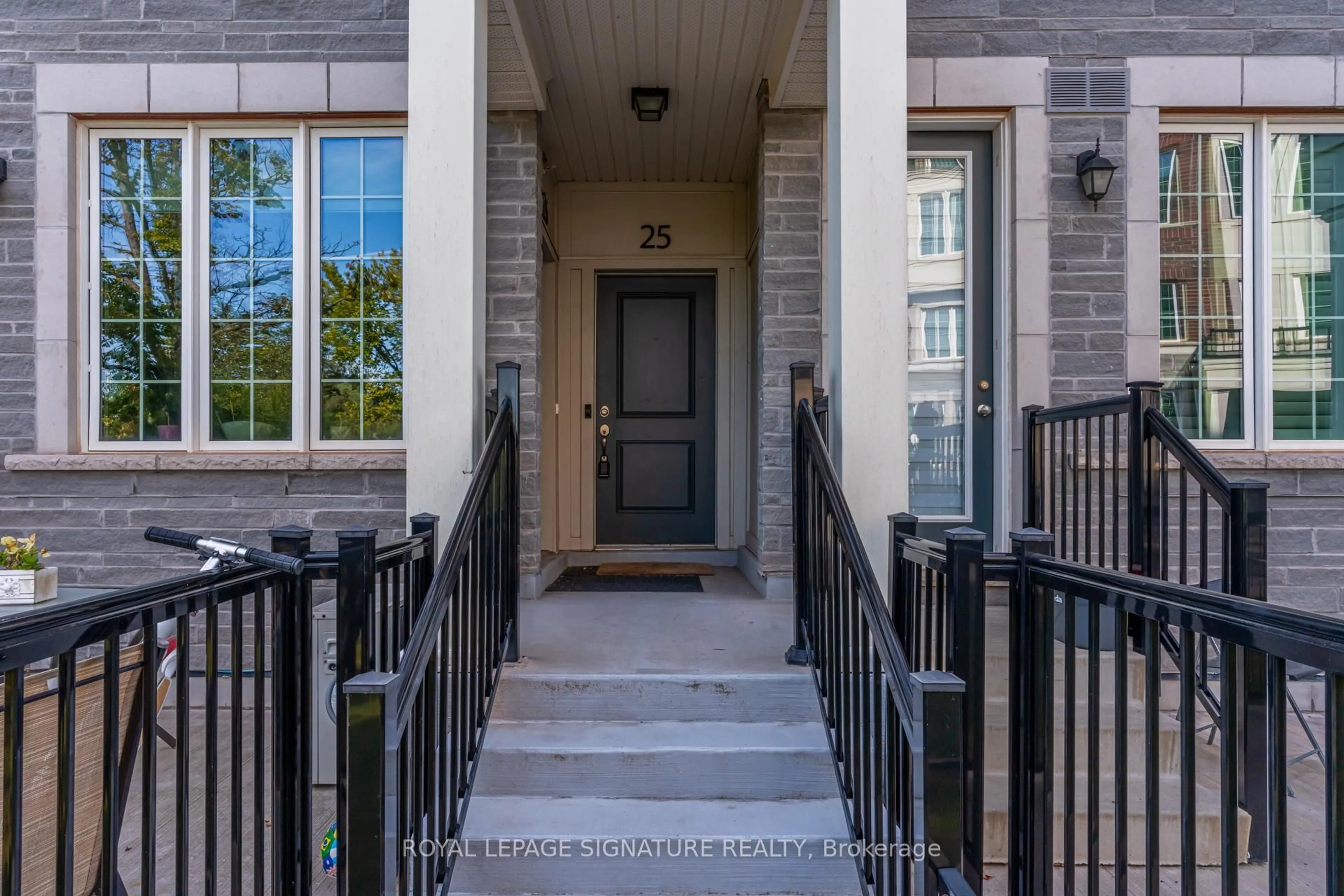 Indoor entryway for 2199 Lillykin St #25, Oakville Ontario L6H 0X6