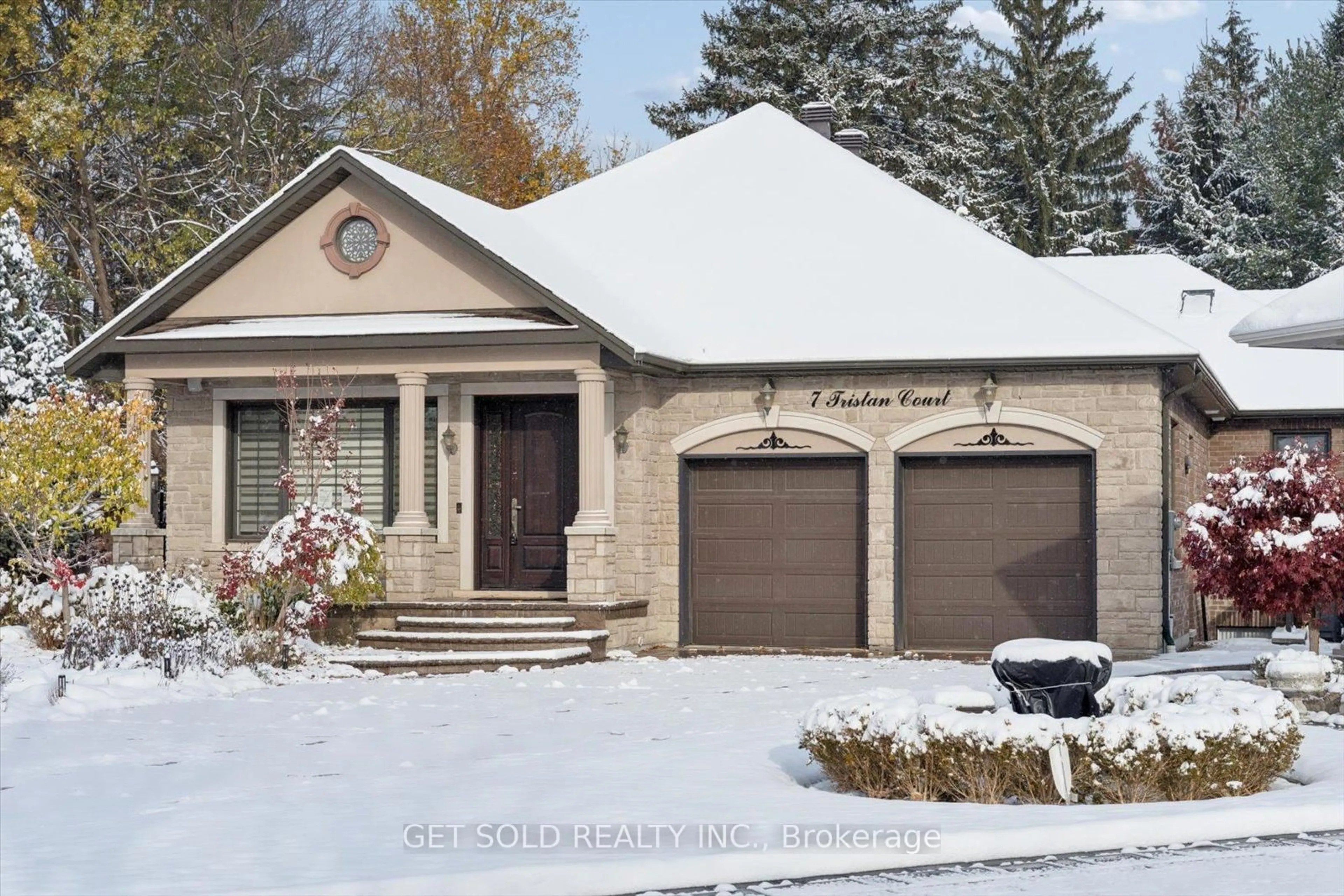 Home with brick exterior material, street for 7 Tristan Crt, Brampton Ontario L6Y 5S2