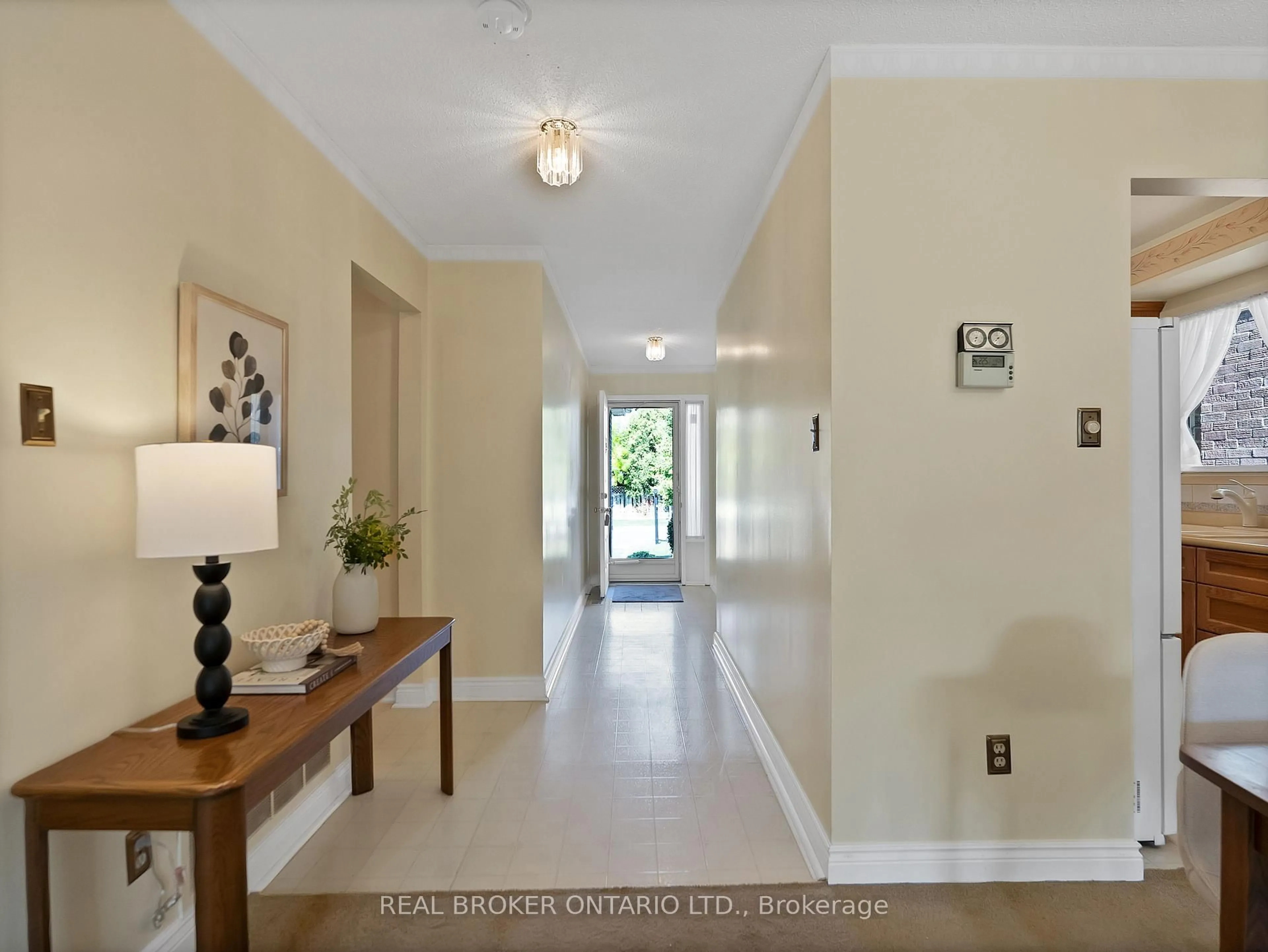 Indoor entryway for 46 Swennen Dr, Brampton Ontario L6V 4E2
