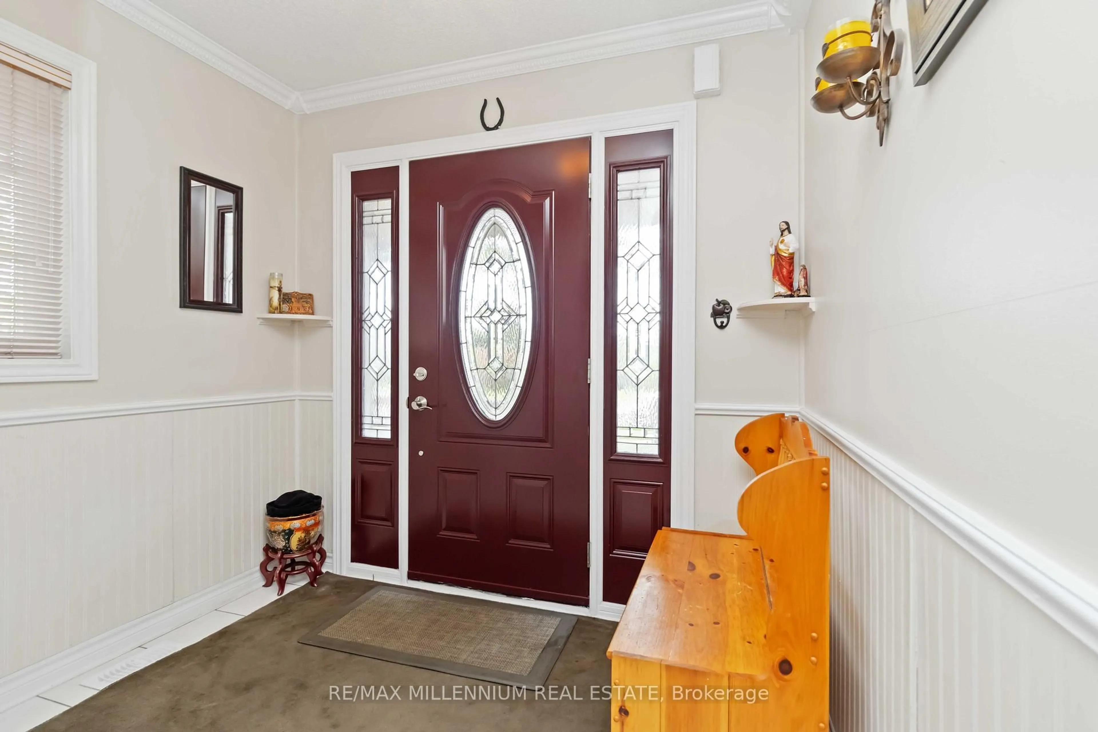 Indoor entryway for 71 Manett Cres, Brampton Ontario L6X 4X5