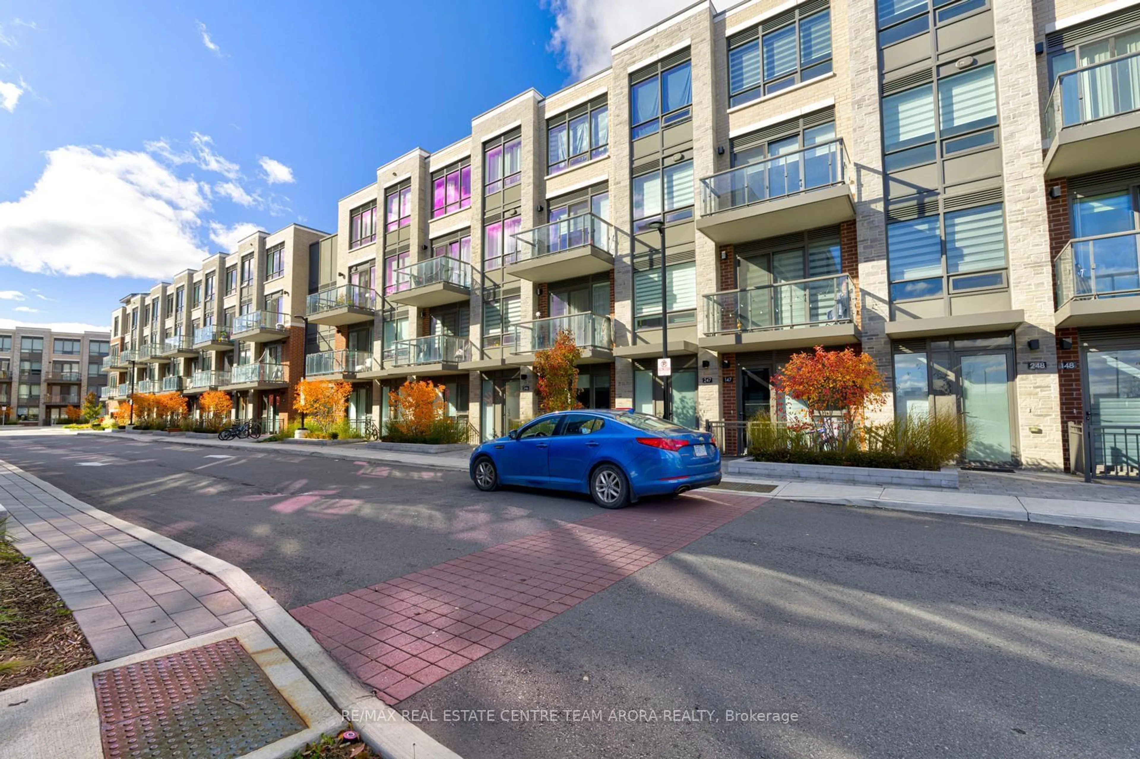 A pic from outside/outdoor area/front of a property/back of a property/a pic from drone, street for 75 Attmar Dr #339, Brampton Ontario L6P 0Y6