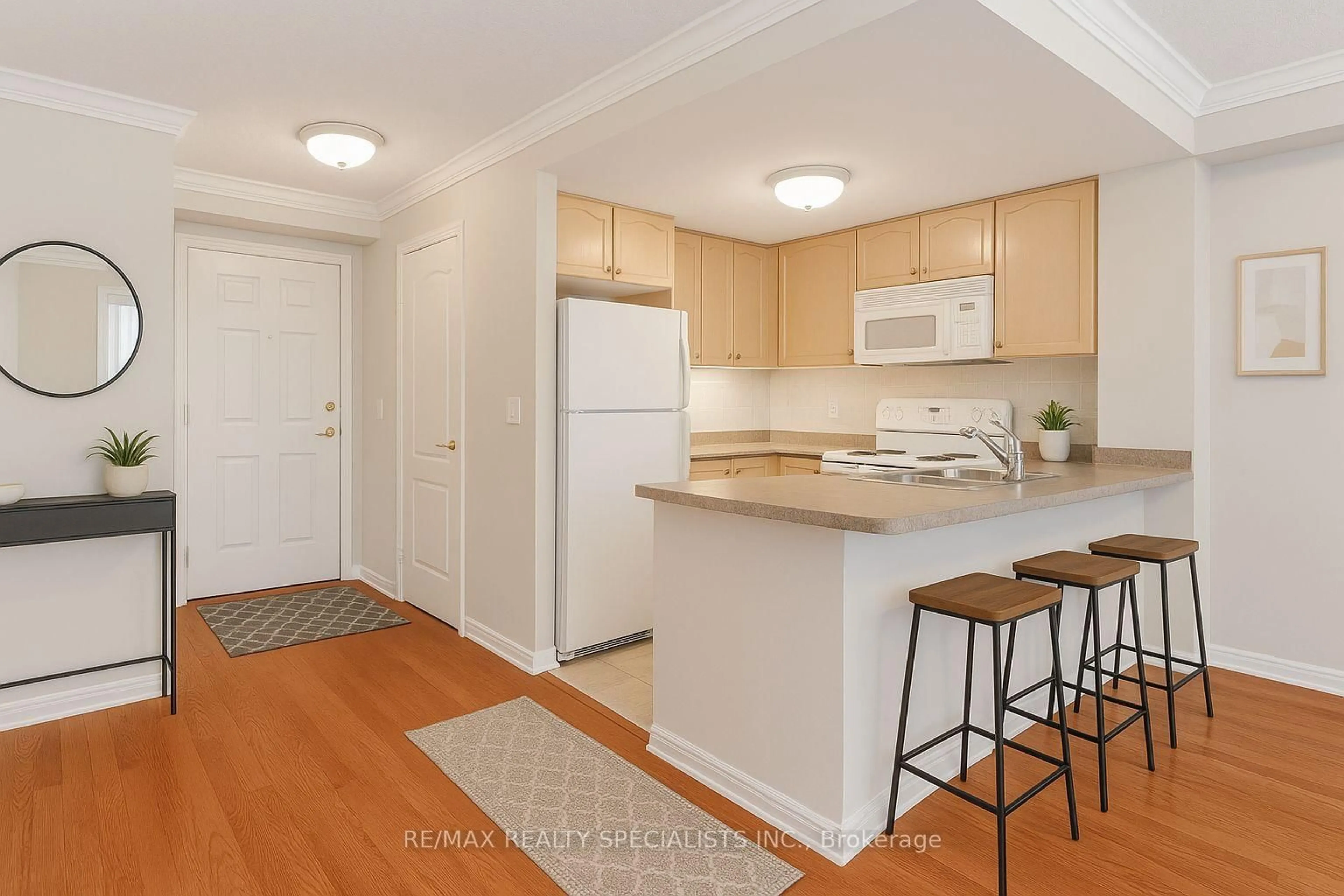 Standard kitchen, unknown for 350 Princess Royal Dr #604, Mississauga Ontario L5B 4N1