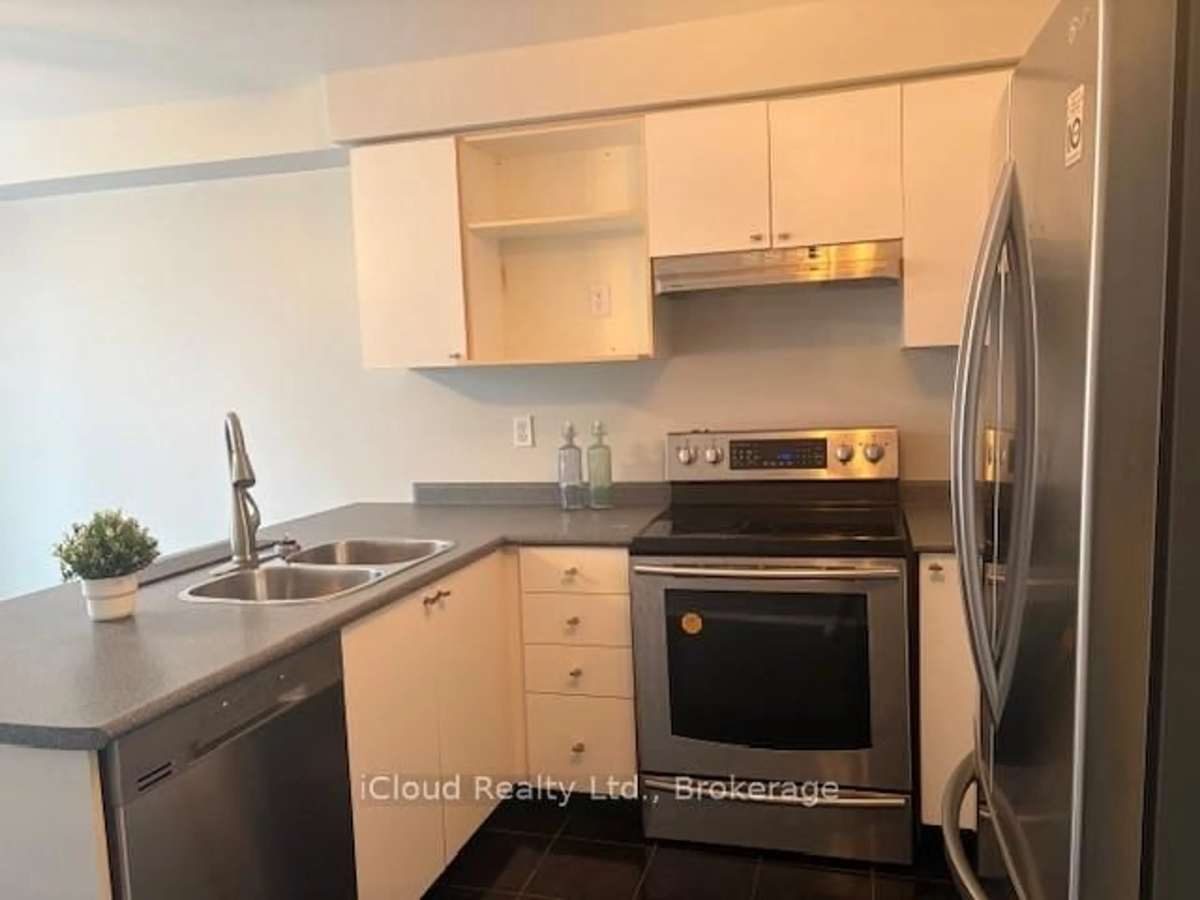 Standard kitchen, unknown for 65 Brickyard Way #27, Brampton Ontario L6V 4M2