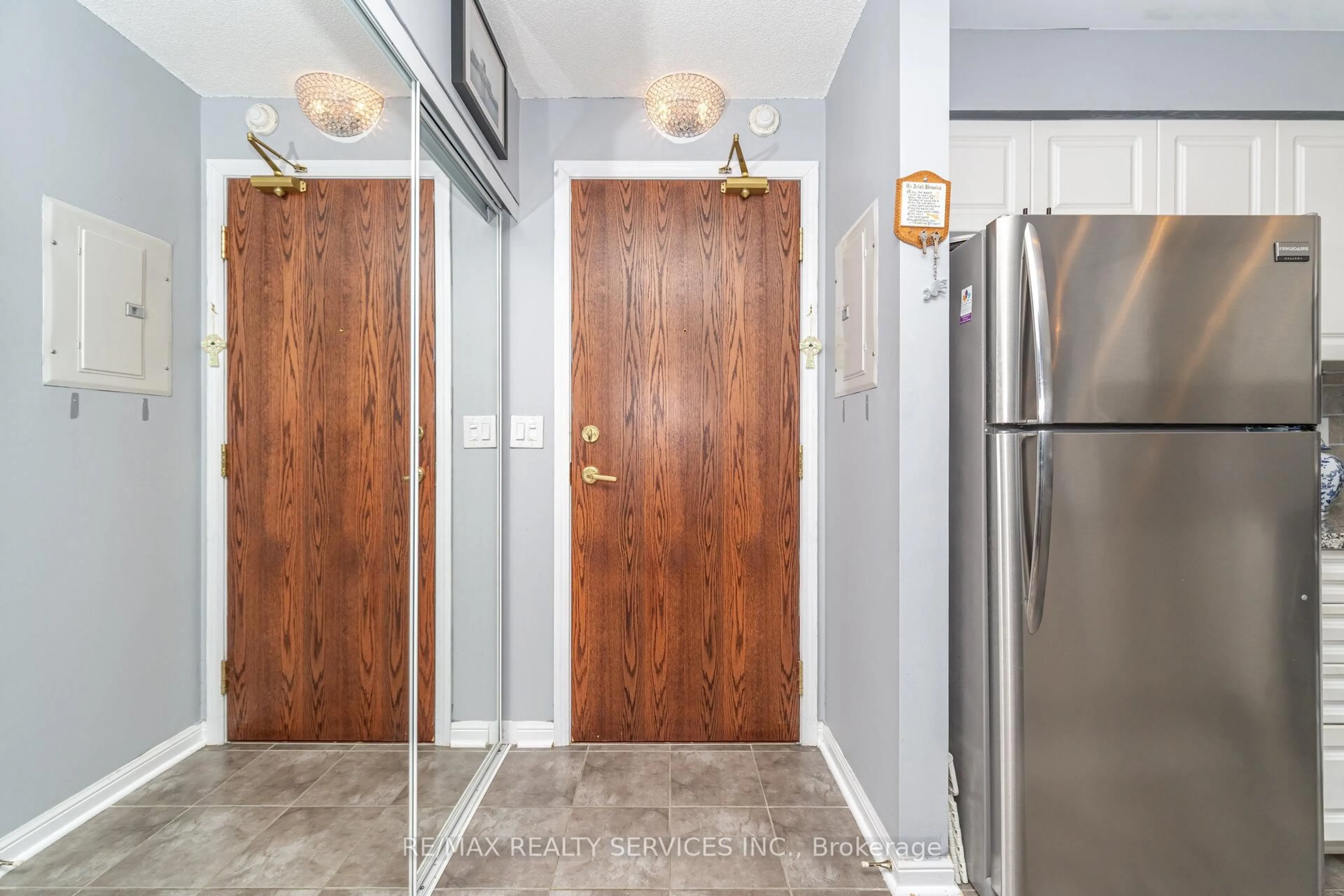 Indoor entryway for 65 Via Rosedale Way #116, Brampton Ontario L6R 3N8