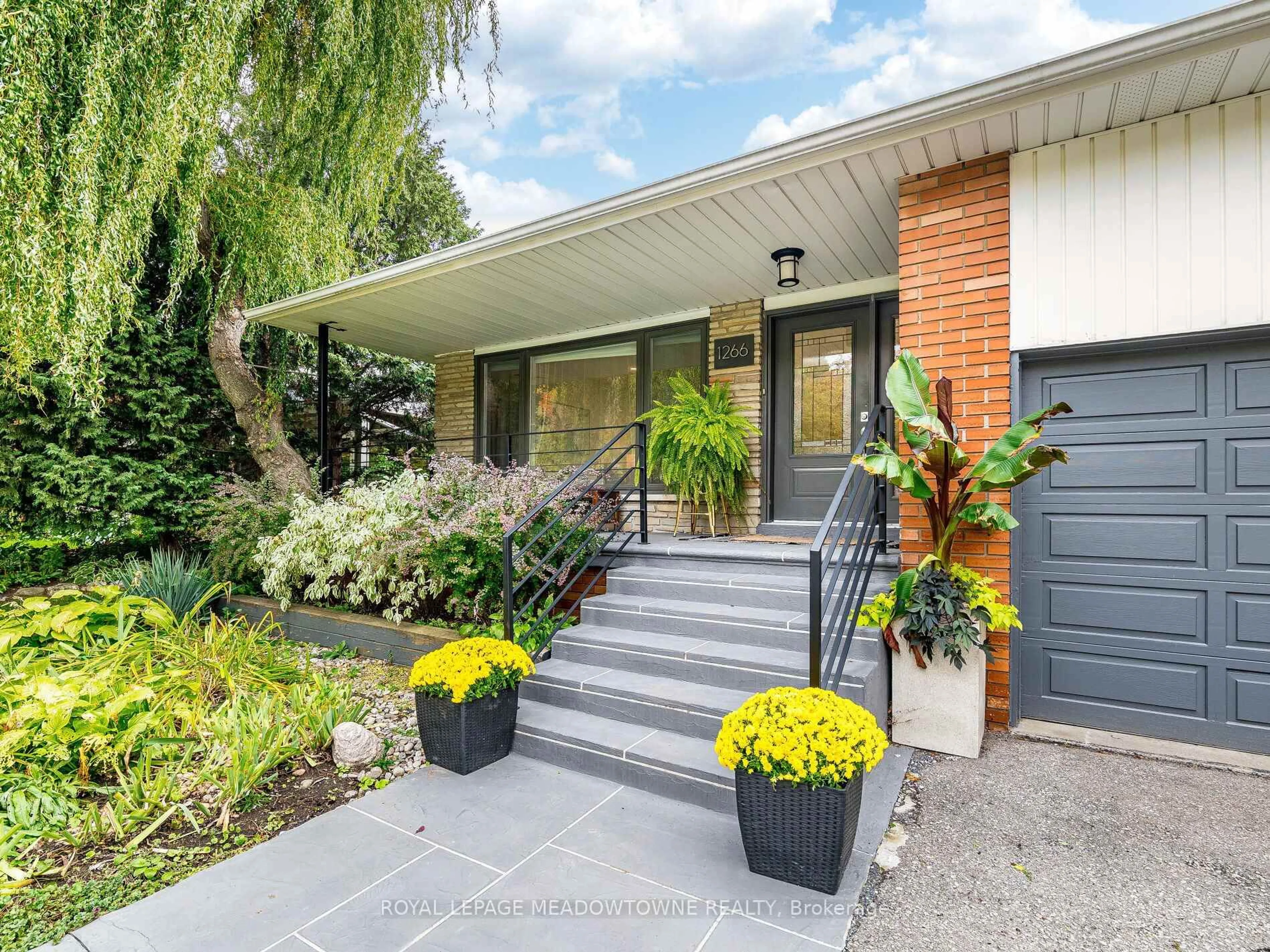 Unknown for 1266 Winding Tr, Mississauga Ontario L4Y 2T7