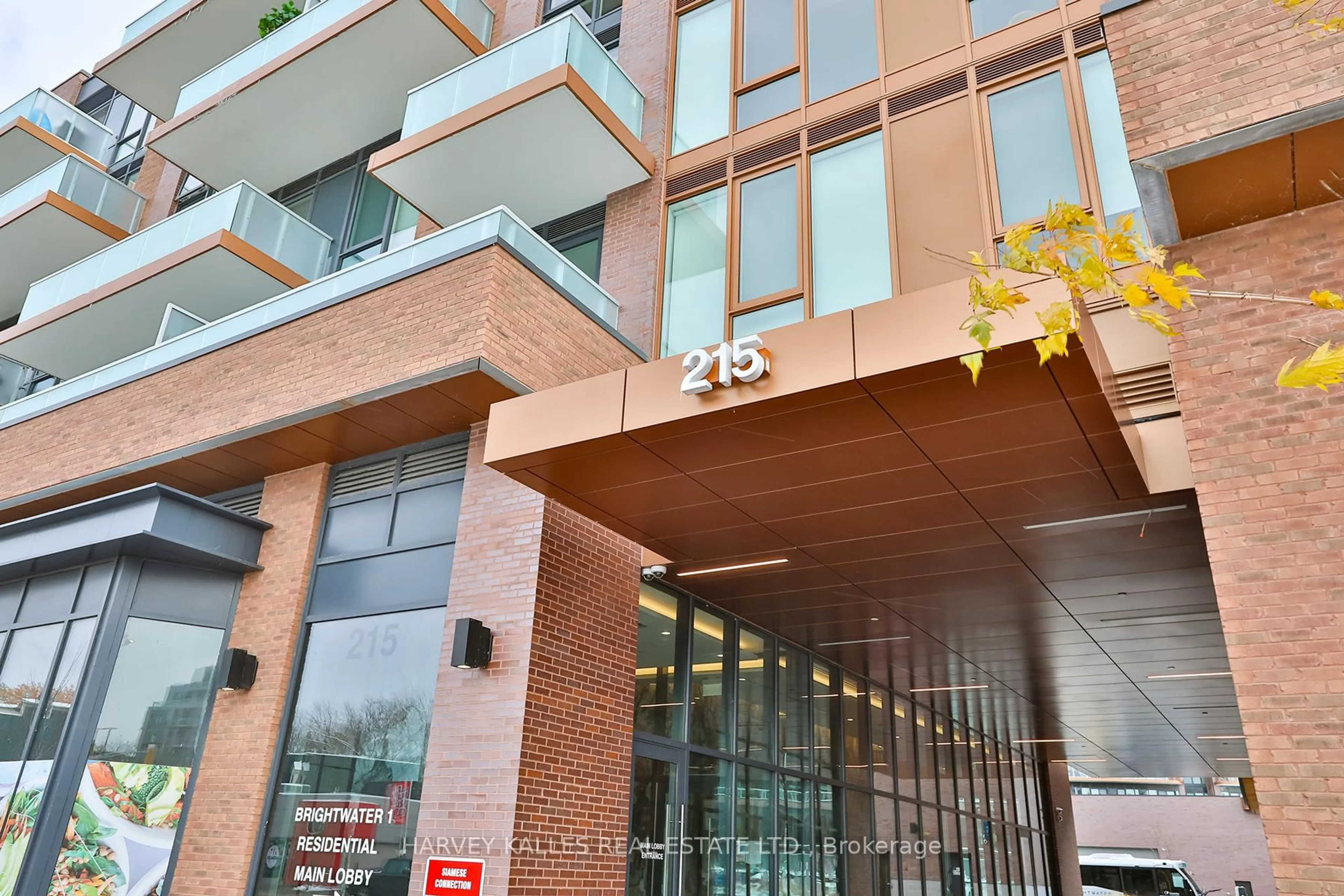 Indoor foyer for 215 Lakeshore Rd #338, Mississauga Ontario L5H 1G5