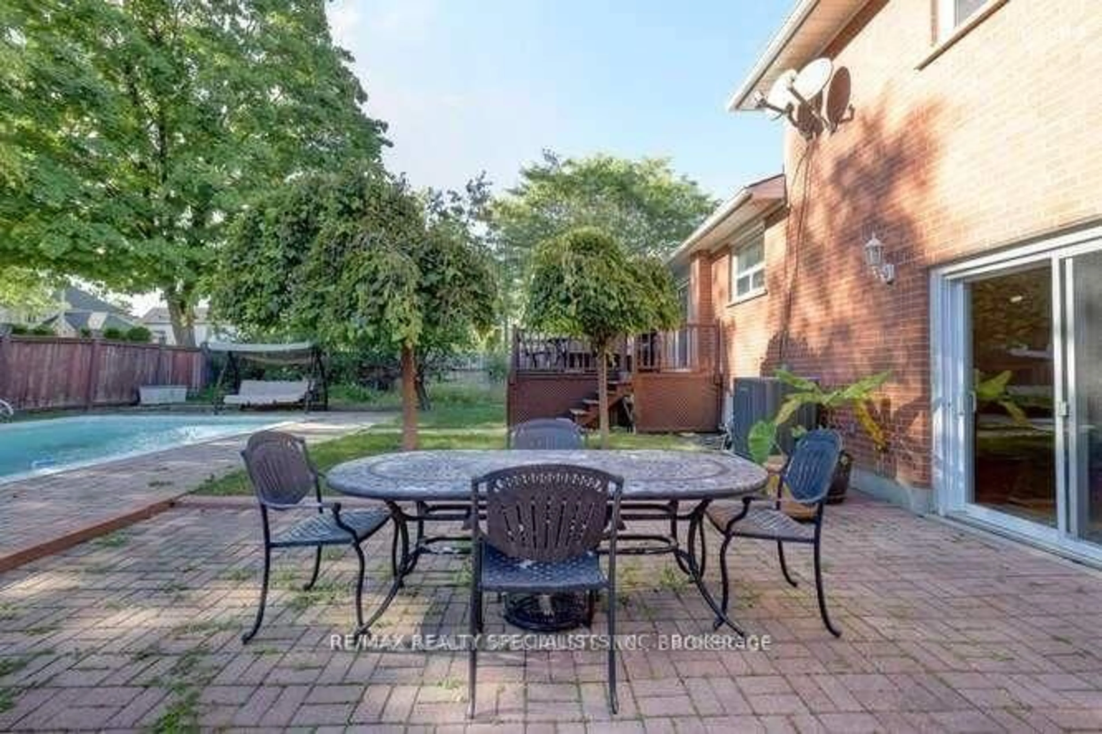 Patio, street for 2220 Springfield Crt, Mississauga Ontario L5K 1V2