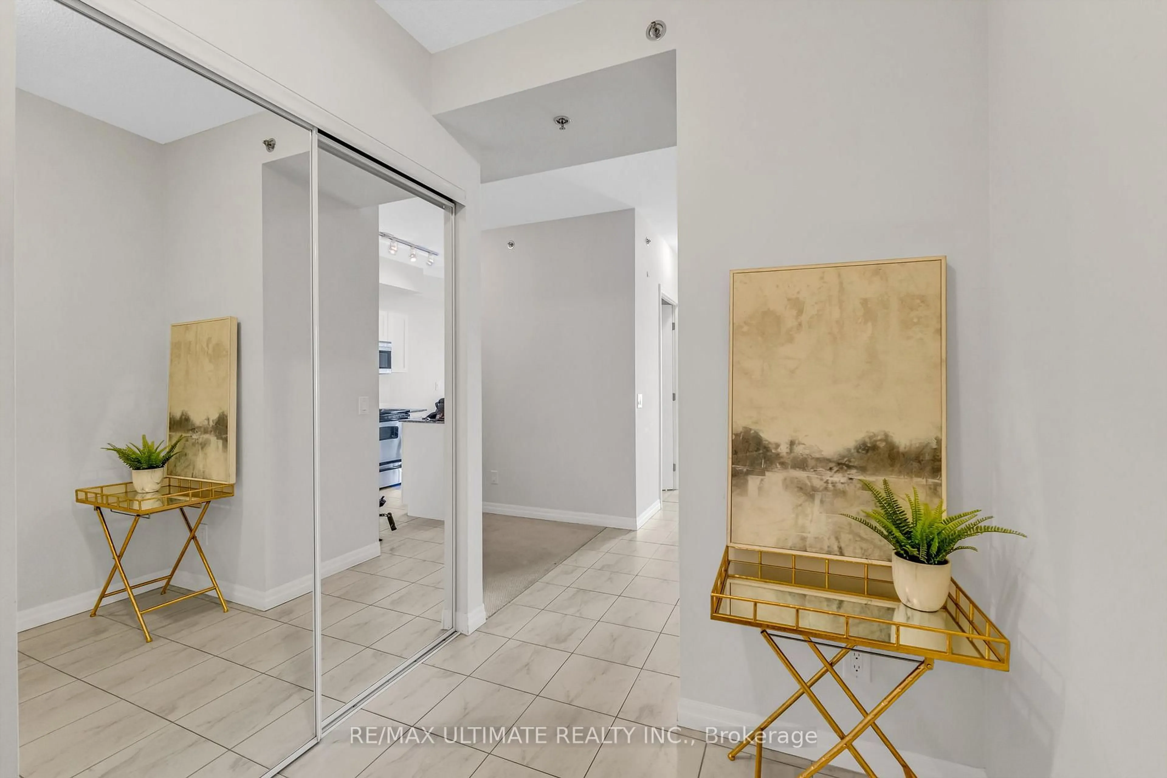 Indoor entryway for 5001 Corporate Dr #401, Burlington Ontario L7L 0H5