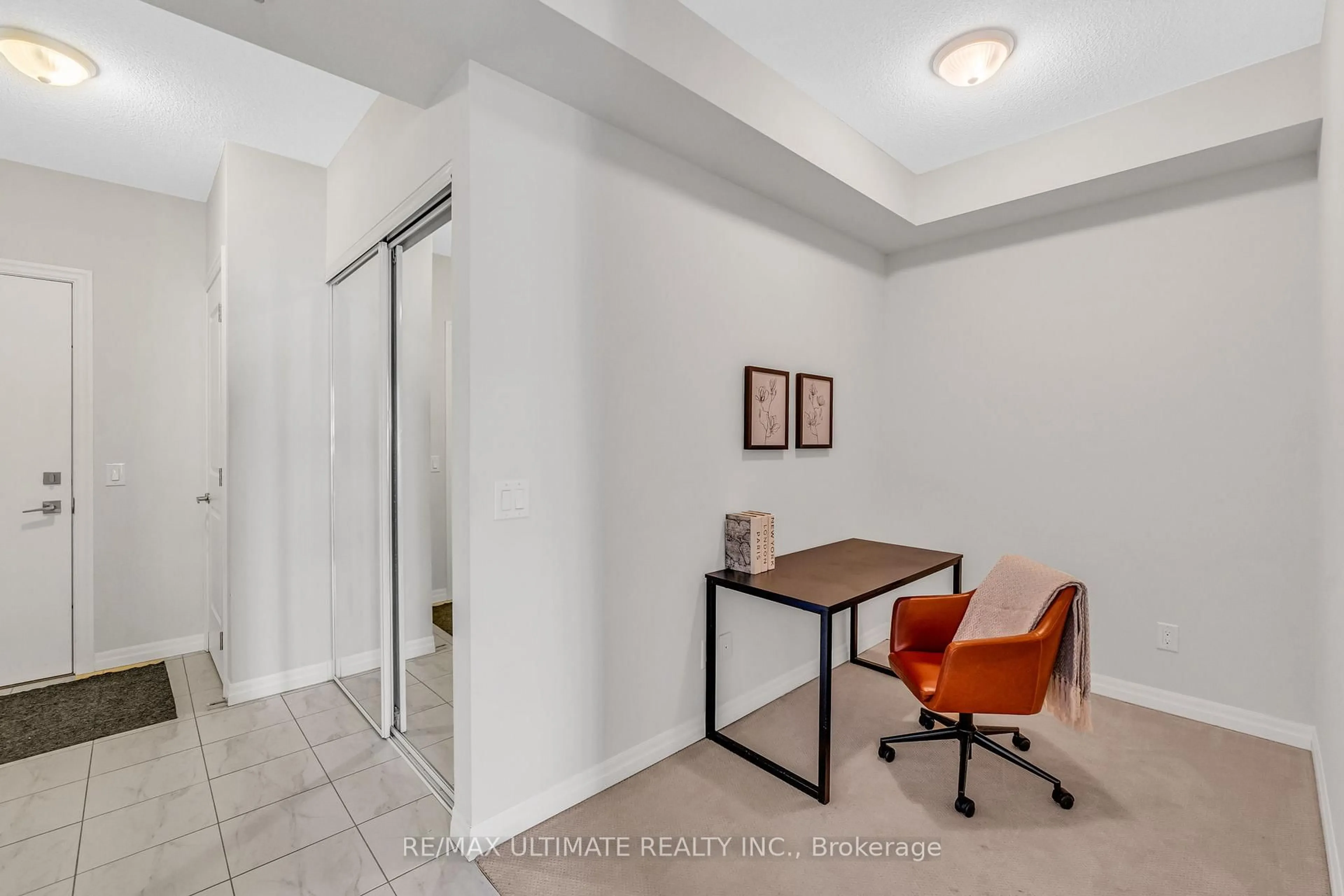 A pic of a room for 5001 Corporate Dr #401, Burlington Ontario L7L 0H5