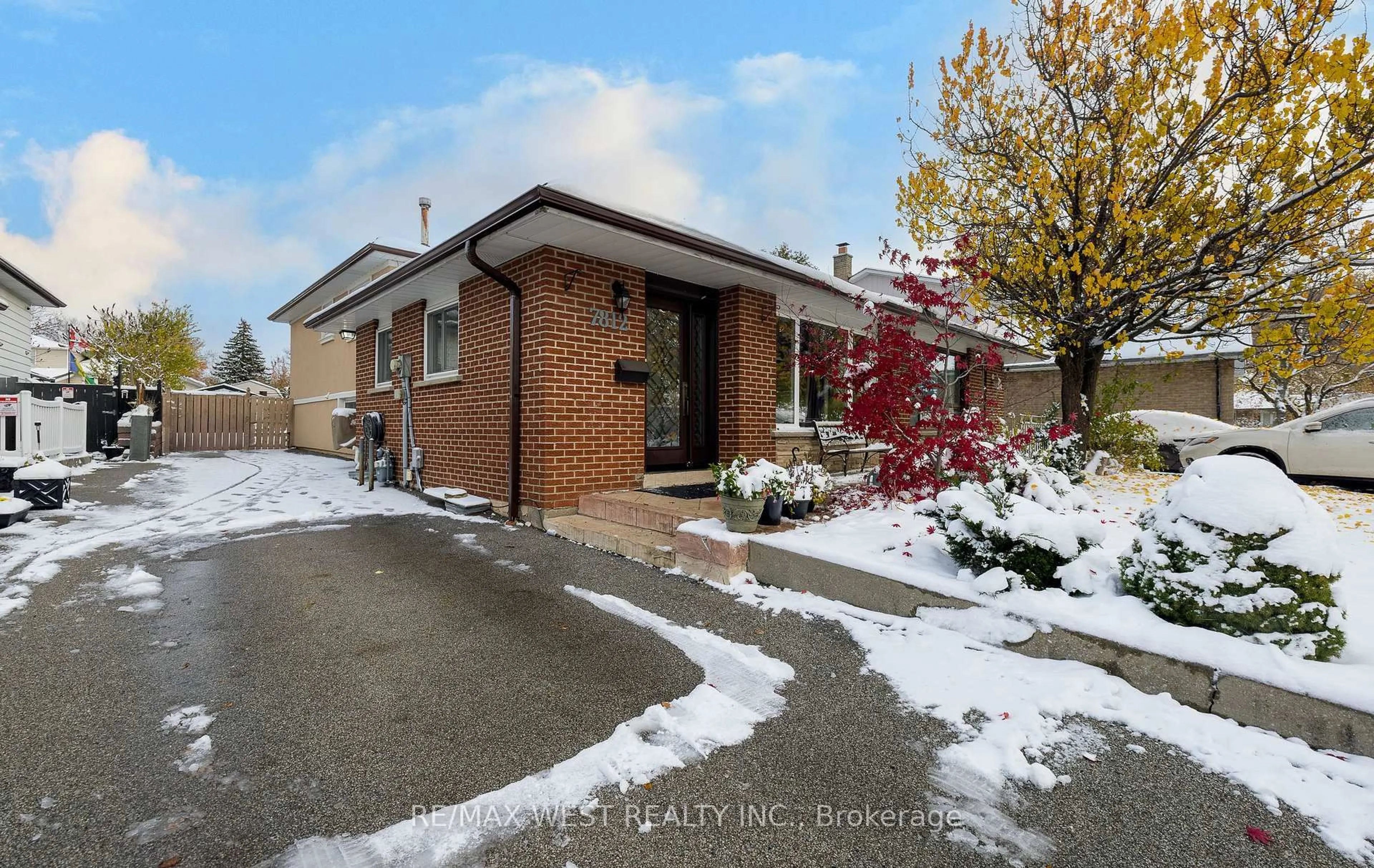 Home with brick exterior material, street for 7812 Kittridge Dr, Mississauga Ontario L4T 3J6