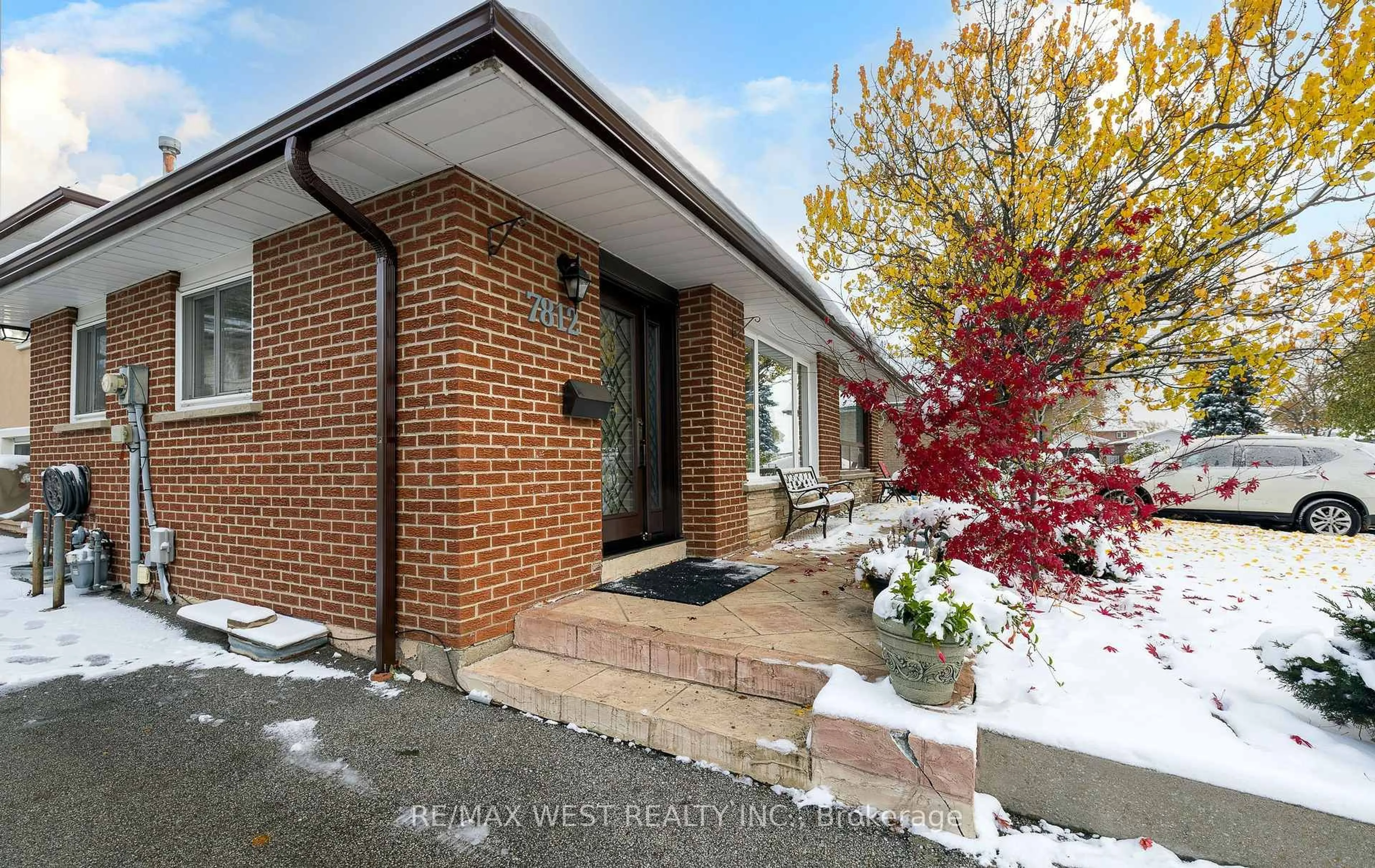Home with brick exterior material, street for 7812 Kittridge Dr, Mississauga Ontario L4T 3J6