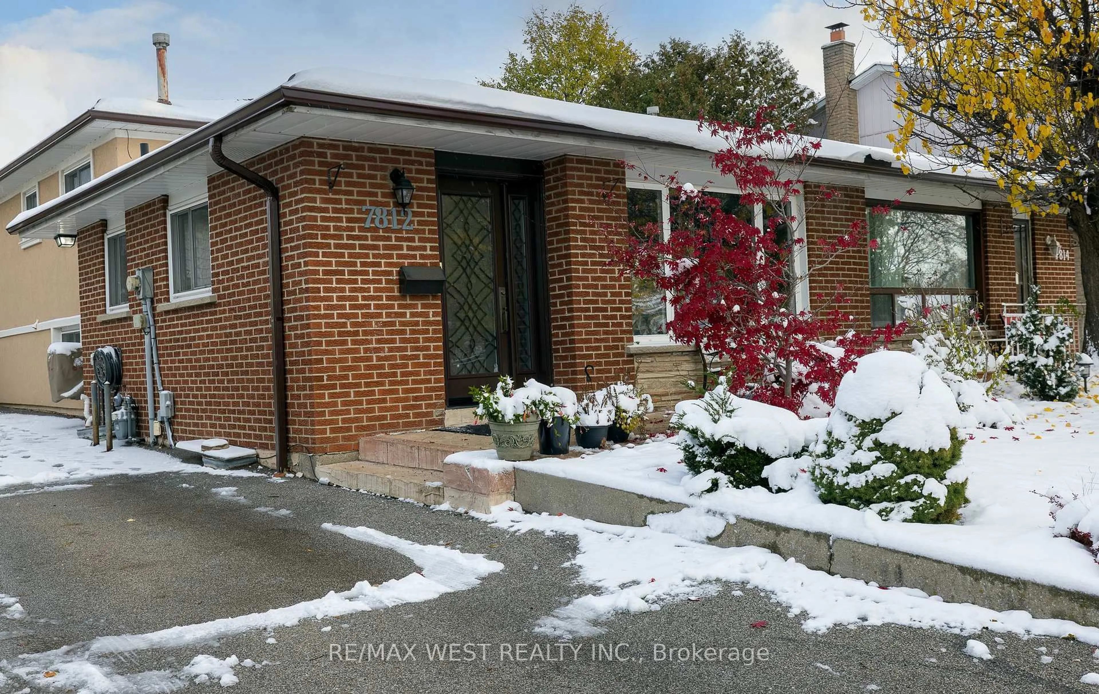 Home with brick exterior material, street for 7812 Kittridge Dr, Mississauga Ontario L4T 3J6