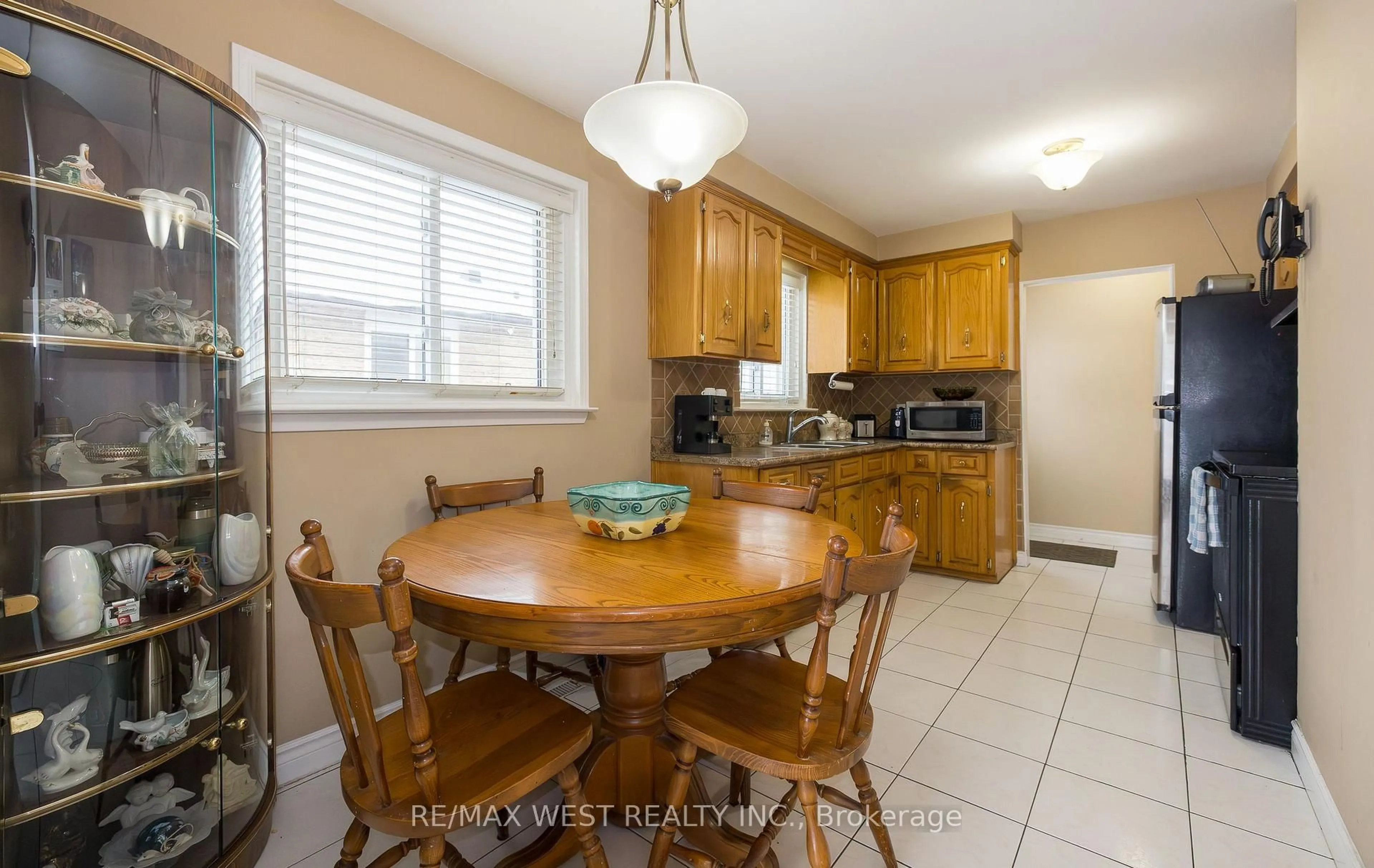 Unknown for 7812 Kittridge Dr, Mississauga Ontario L4T 3J6