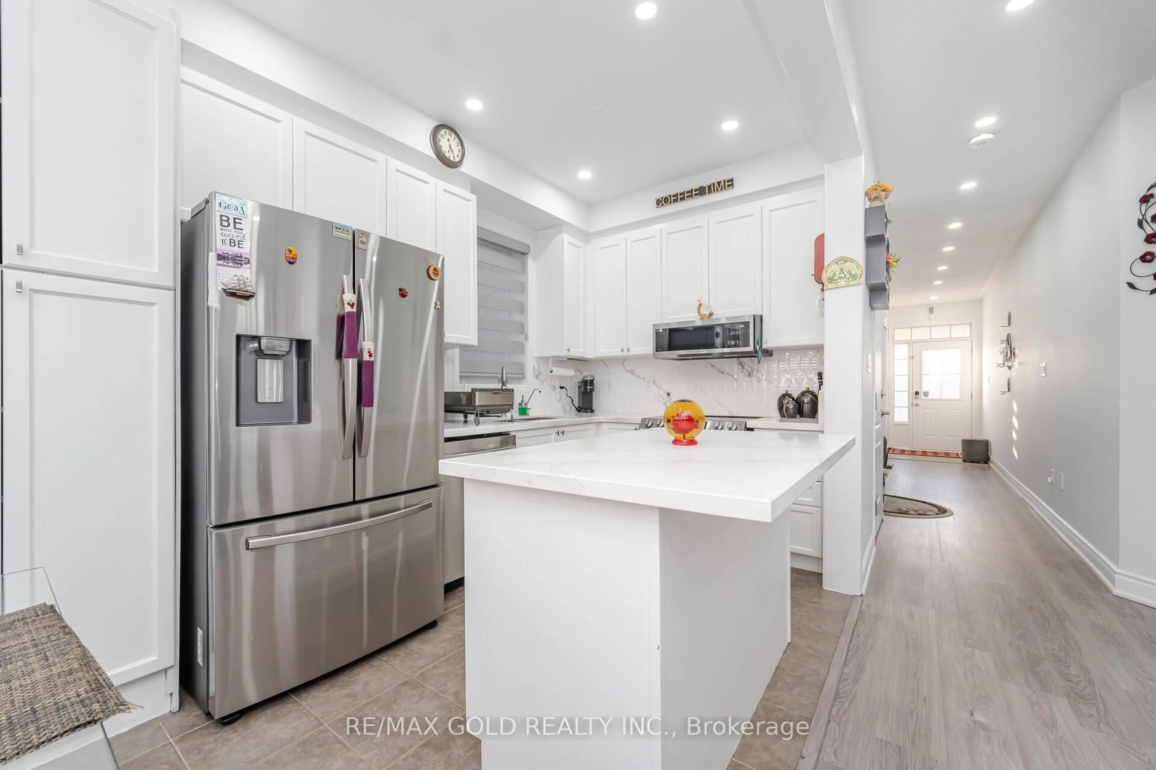 Open concept kitchen, ceramic/tile floor for 152 Vanhorne Clse, Brampton Ontario L7A 0Y2