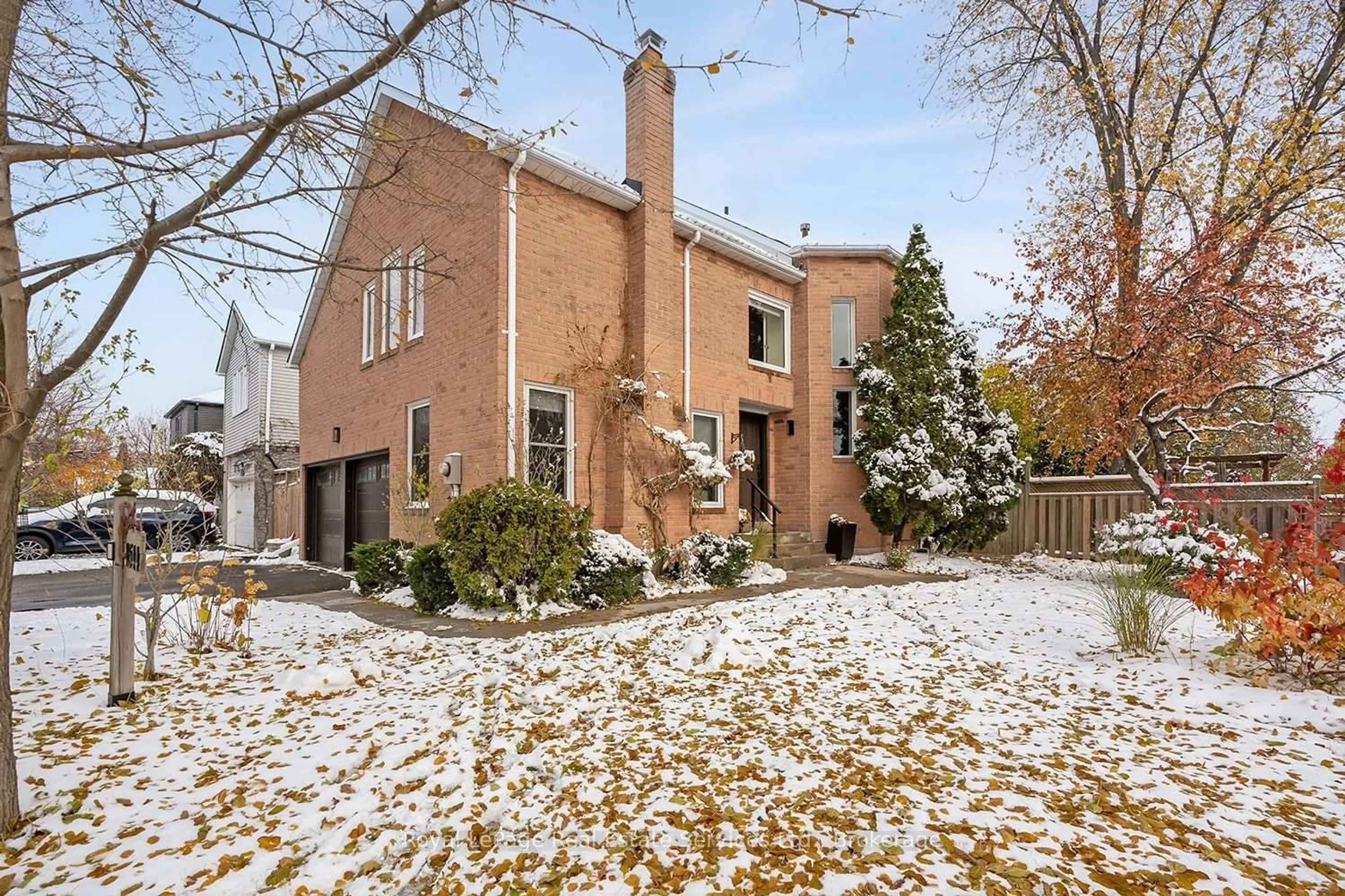Home with brick exterior material, street for 1544 Greenbriar Dr, Oakville Ontario L6M 1Y5