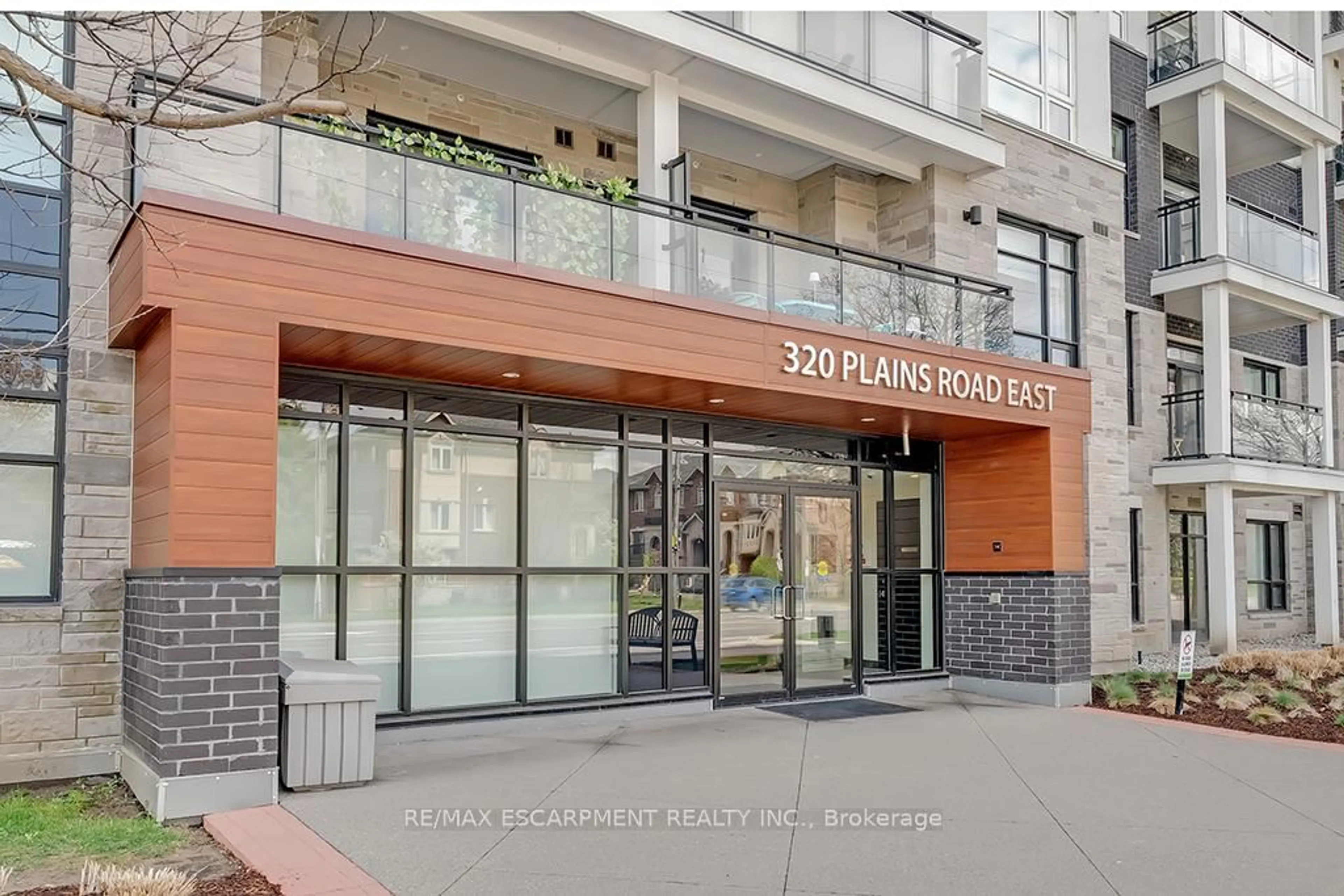 Indoor entryway for 320 Plains Rd #502, Burlington Ontario L7T 0C1