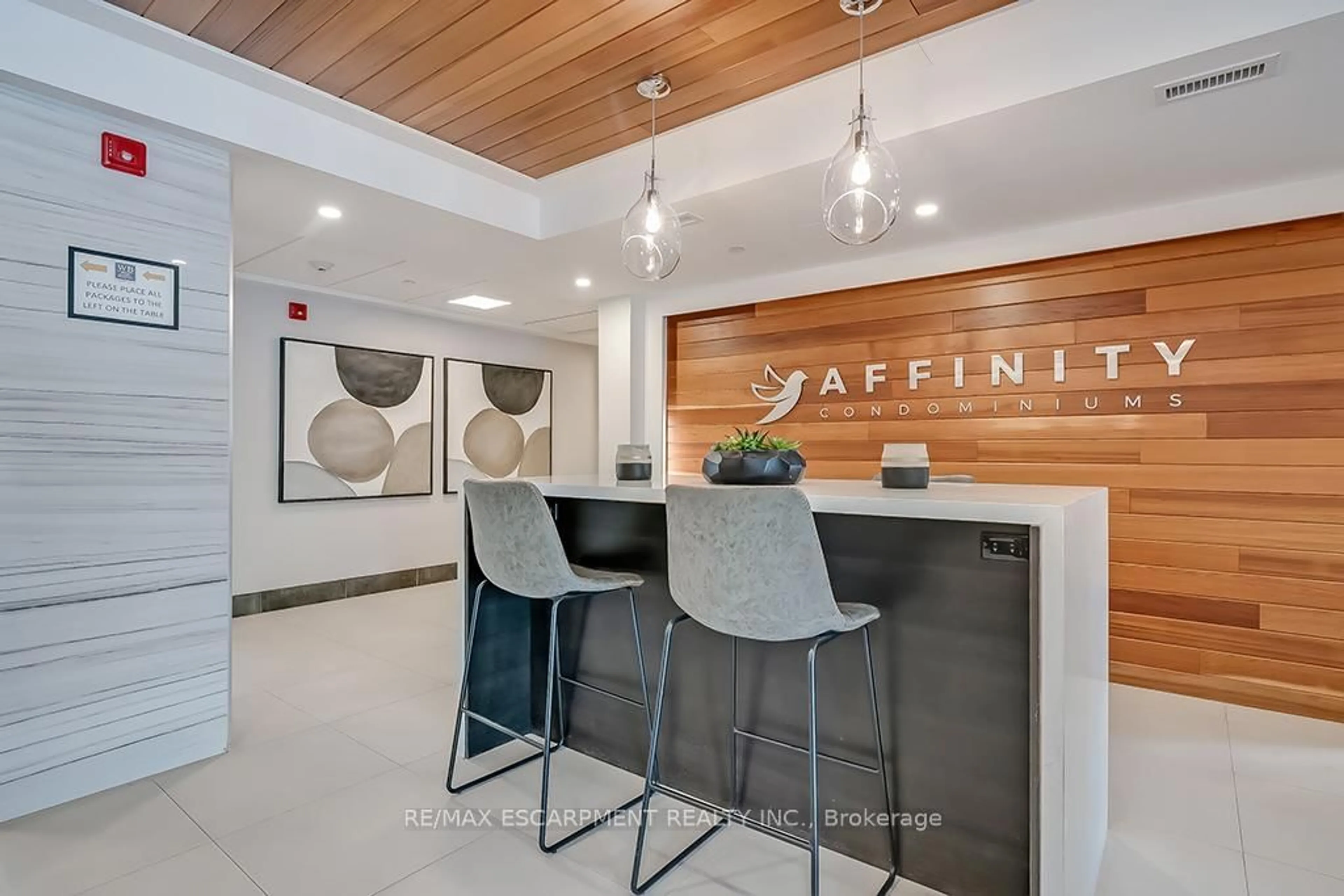 Lobby for 320 Plains Rd #502, Burlington Ontario L7T 0C1