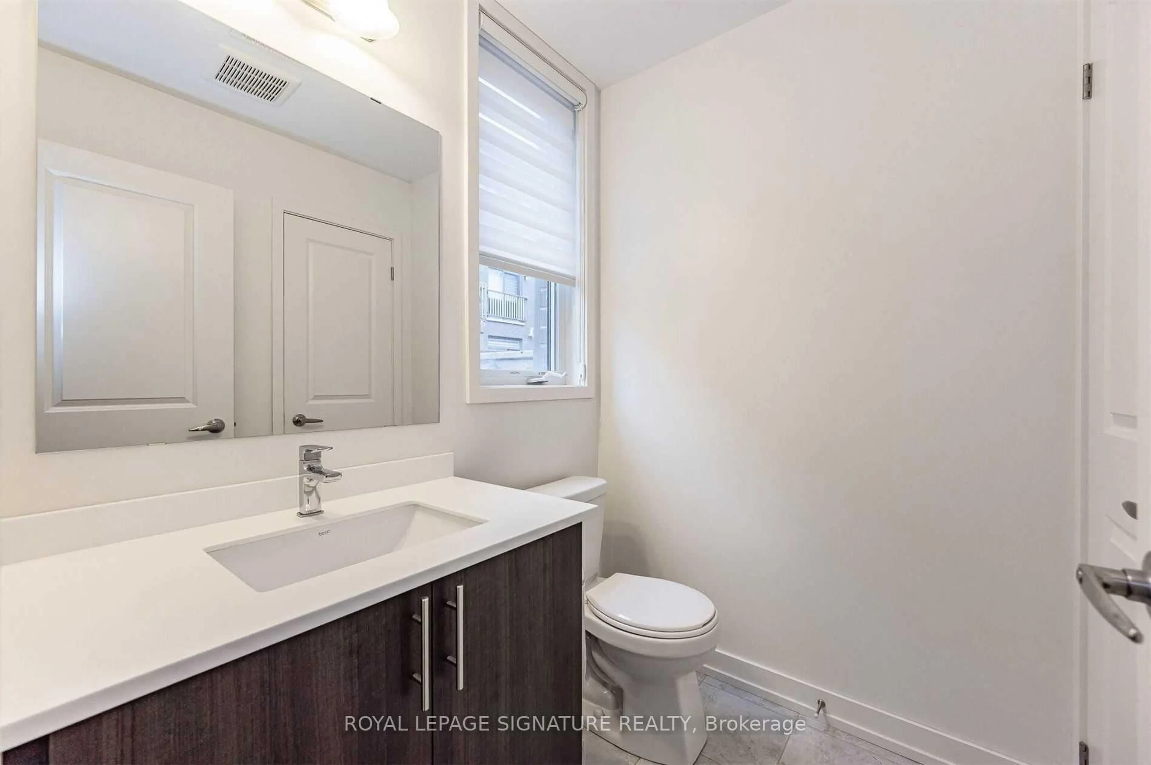 Standard bathroom, unknown for 300 Squire Cres, Oakville Ontario L6H 0L8