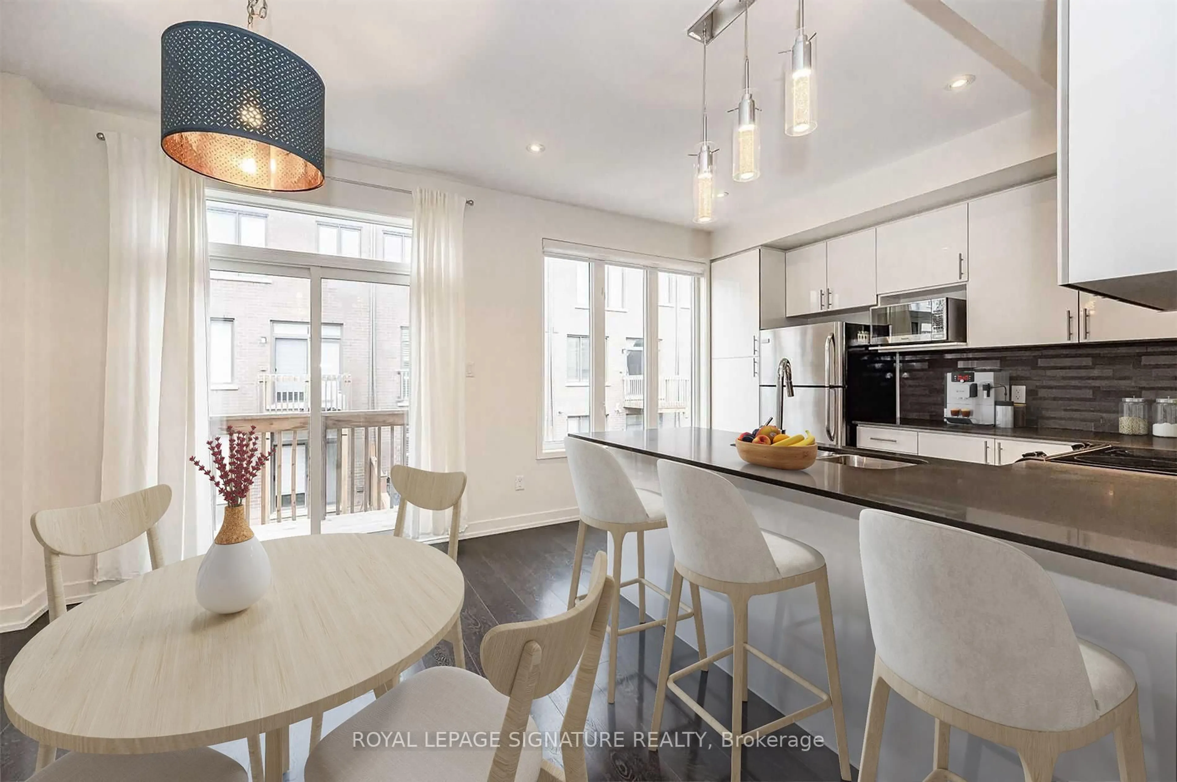 Open concept kitchen, unknown for 300 Squire Cres, Oakville Ontario L6H 0L8