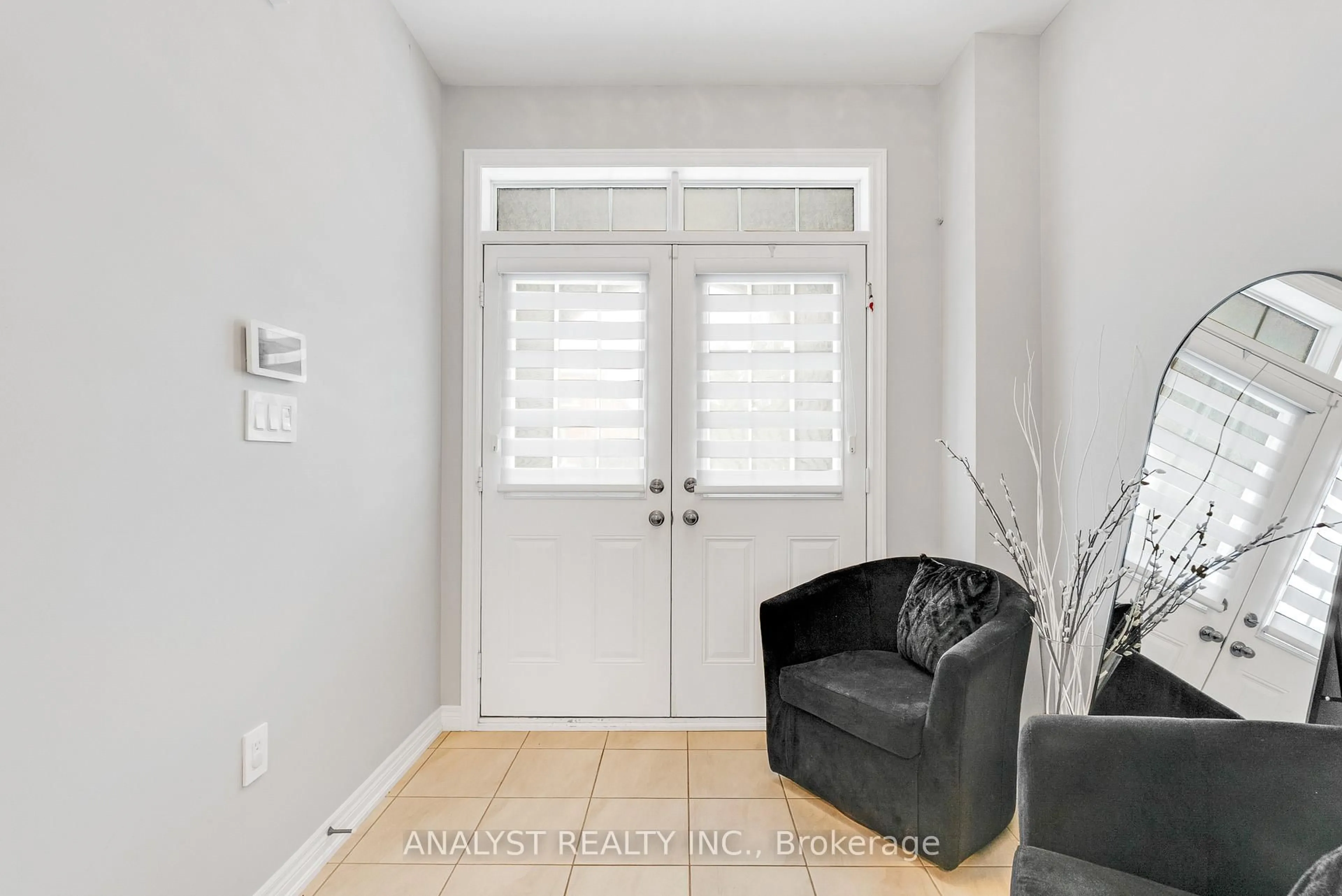 Indoor entryway for 108 Morra Ave, Caledon Ontario L7E 4K8