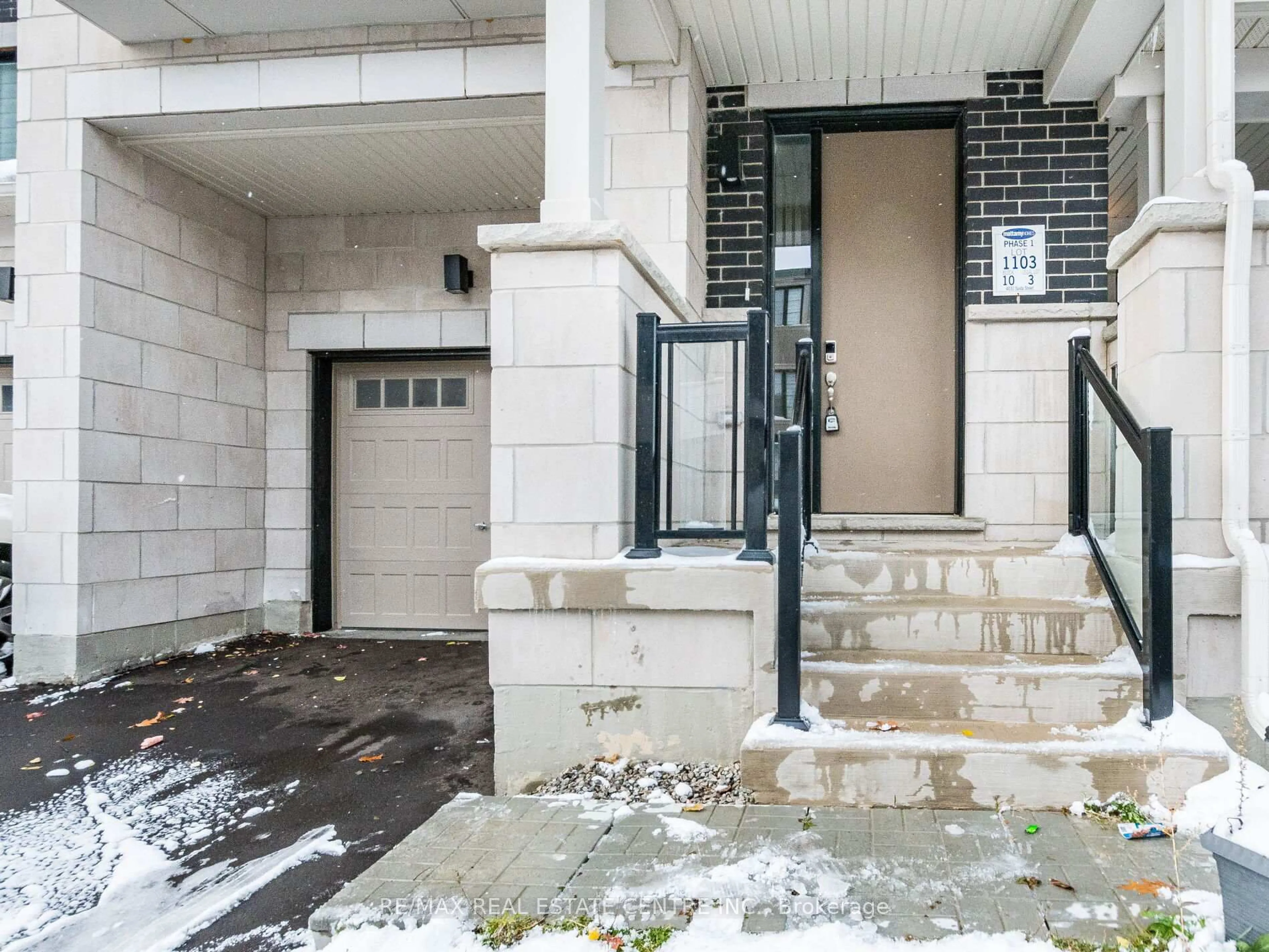 Indoor entryway for 4031 Saida St, Mississauga Ontario L5M 2S8